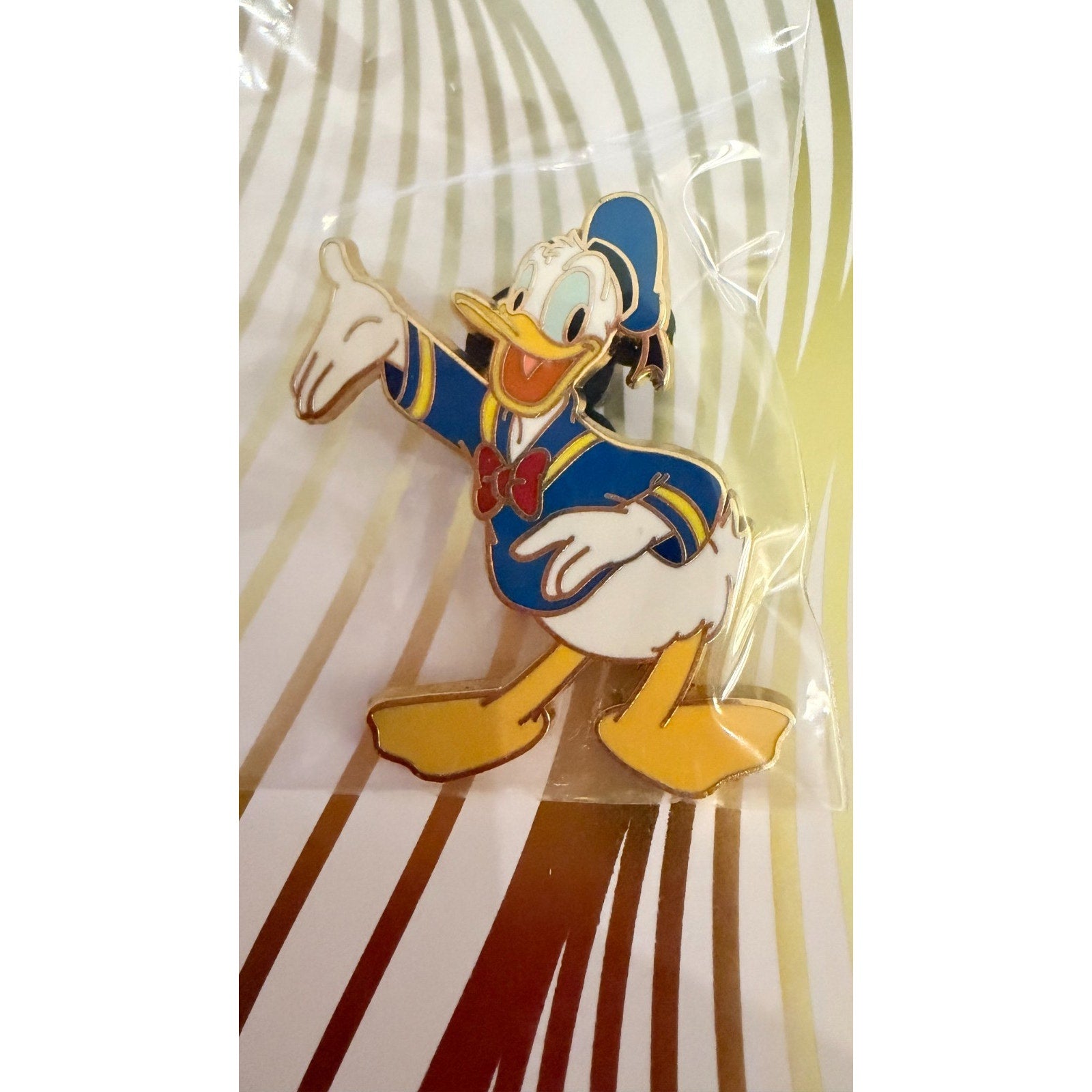 Disney Parks 2008 Donald Duck Waving Patriotic Pin
