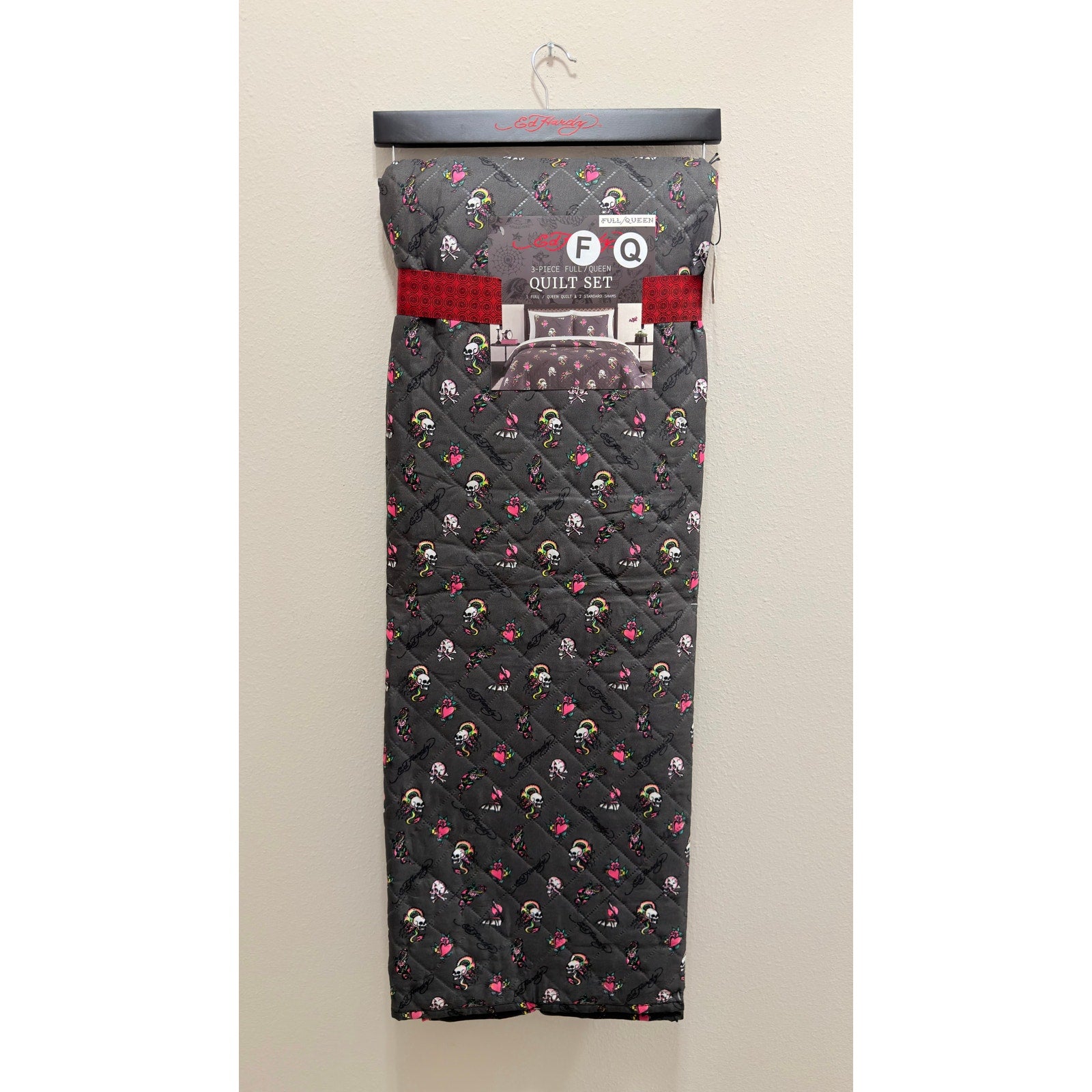 Ed Hardy 3 Piece Full/Queen Quilt Set Skulls Hearts Tattoo Grey Pink NWT
