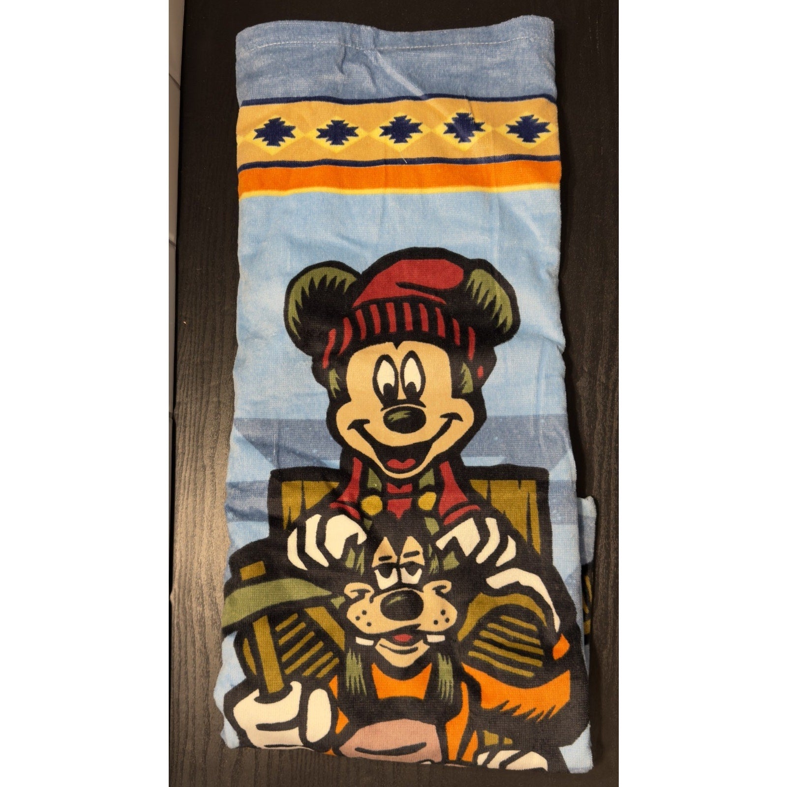 Disney’s Wilderness Lodge Resort Mickey Totem Large Beach Towel NWT