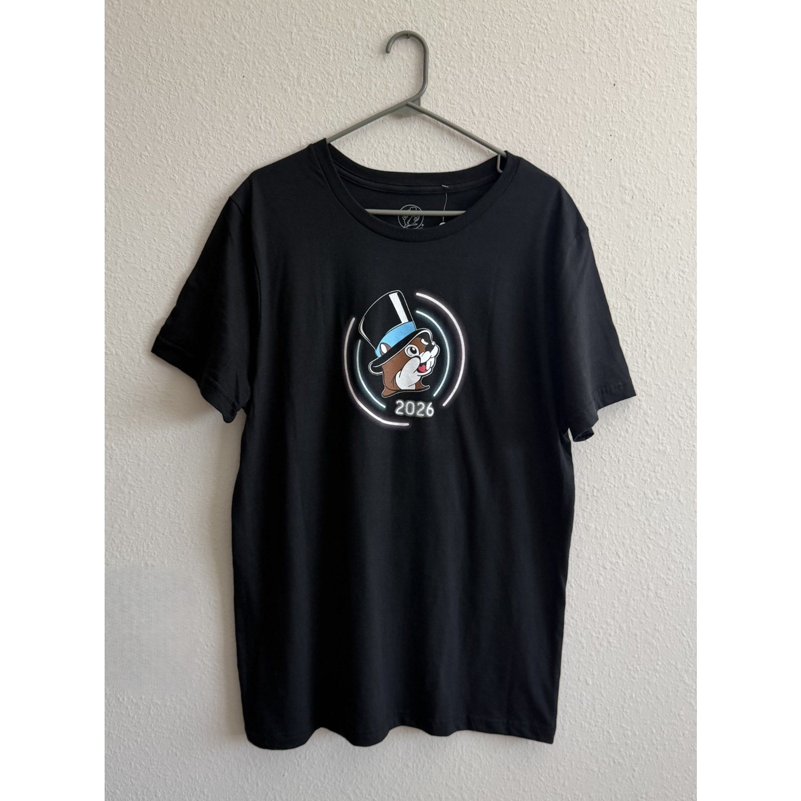 NWT Buc-ee’s 2026 New Year’s Glow-In-The-Dark T-Shirt Adults Size Large
