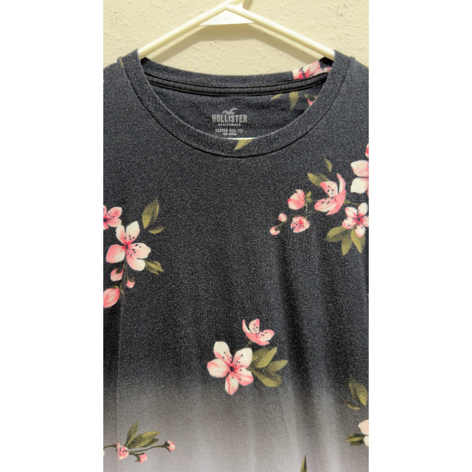 Hollister Men's Floral Cherry Blossom Ombre Curved Hem T-Shirt Size XL