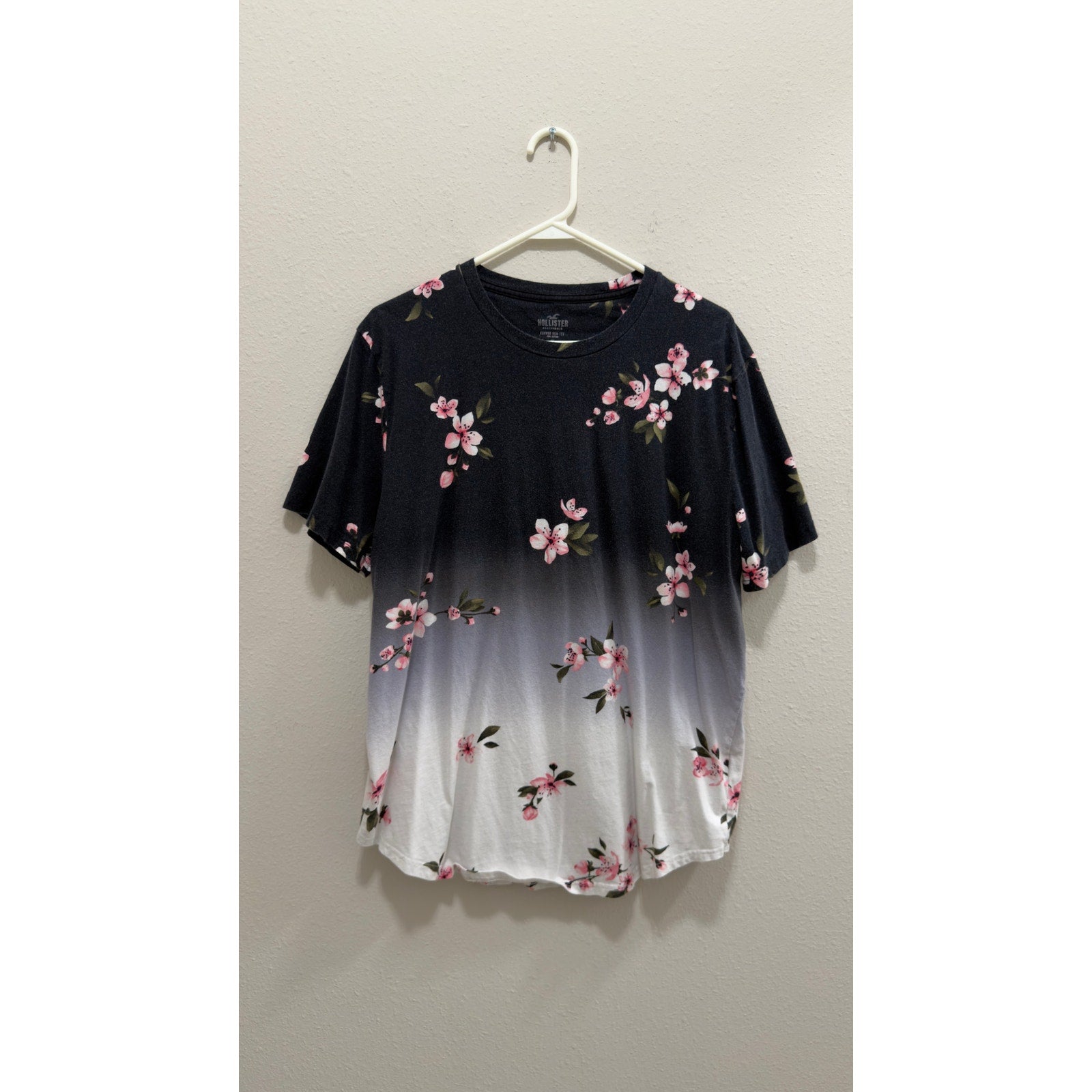 Hollister Men's Floral Cherry Blossom Ombre Curved Hem T-Shirt Size XL
