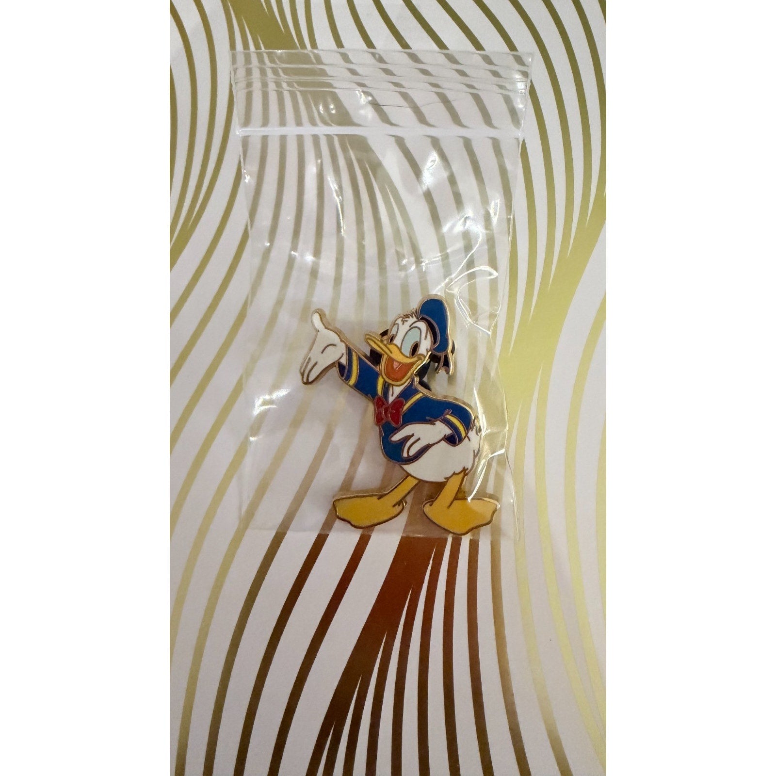 Disney Parks 2008 Donald Duck Waving Patriotic Pin