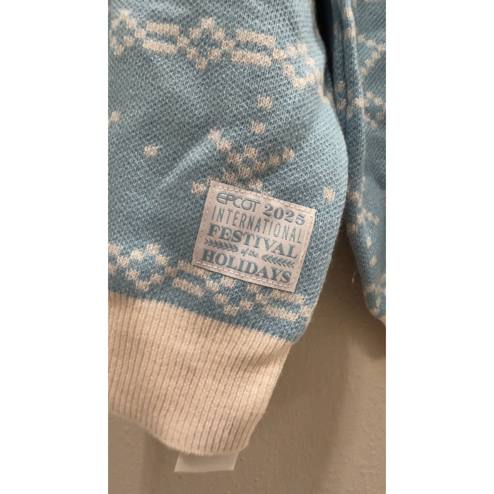 Disney Epcot Festival of the Holidays 2025 Quarter-Zip Sweater Large NWT