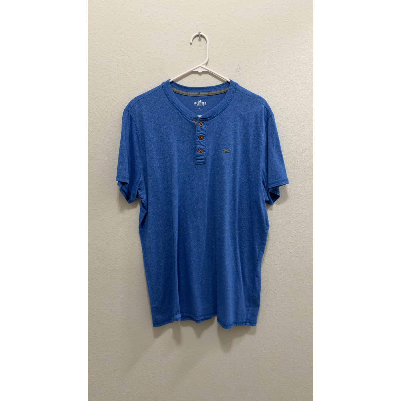Hollister California Men's Short Sleeve Henley Shirt Heather Blue Size XL