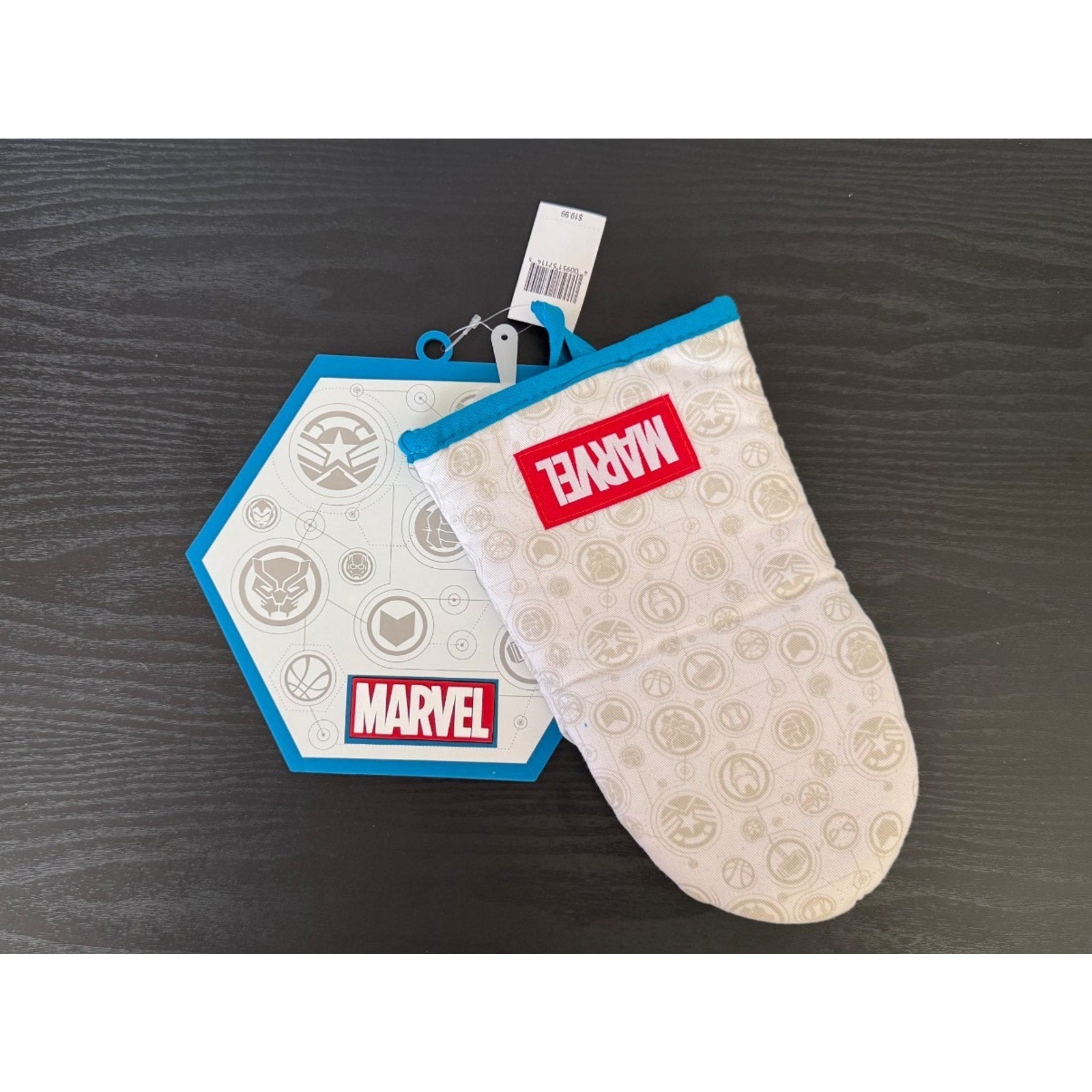 NEW Disney Parks Marvel Hot Plate & Oven Mitt Set | Silicone Trivet & Mitt