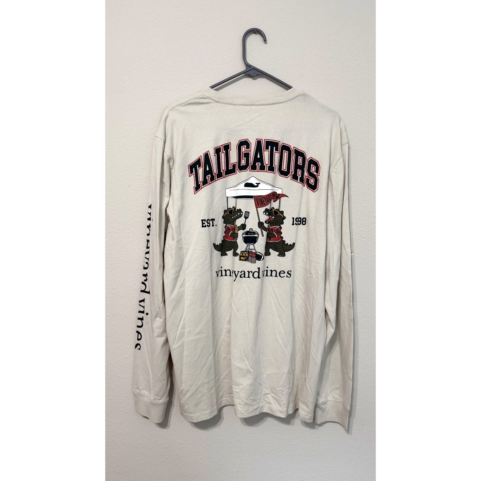 NWT Vineyard Vines "Tailgators" Long-Sleeve Pocket Tee Large