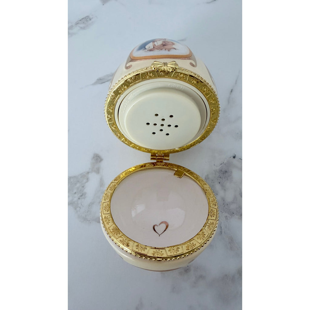 Mr. Christmas Valerie Parr Hill Musical Egg Ornament 2011 - Ivory