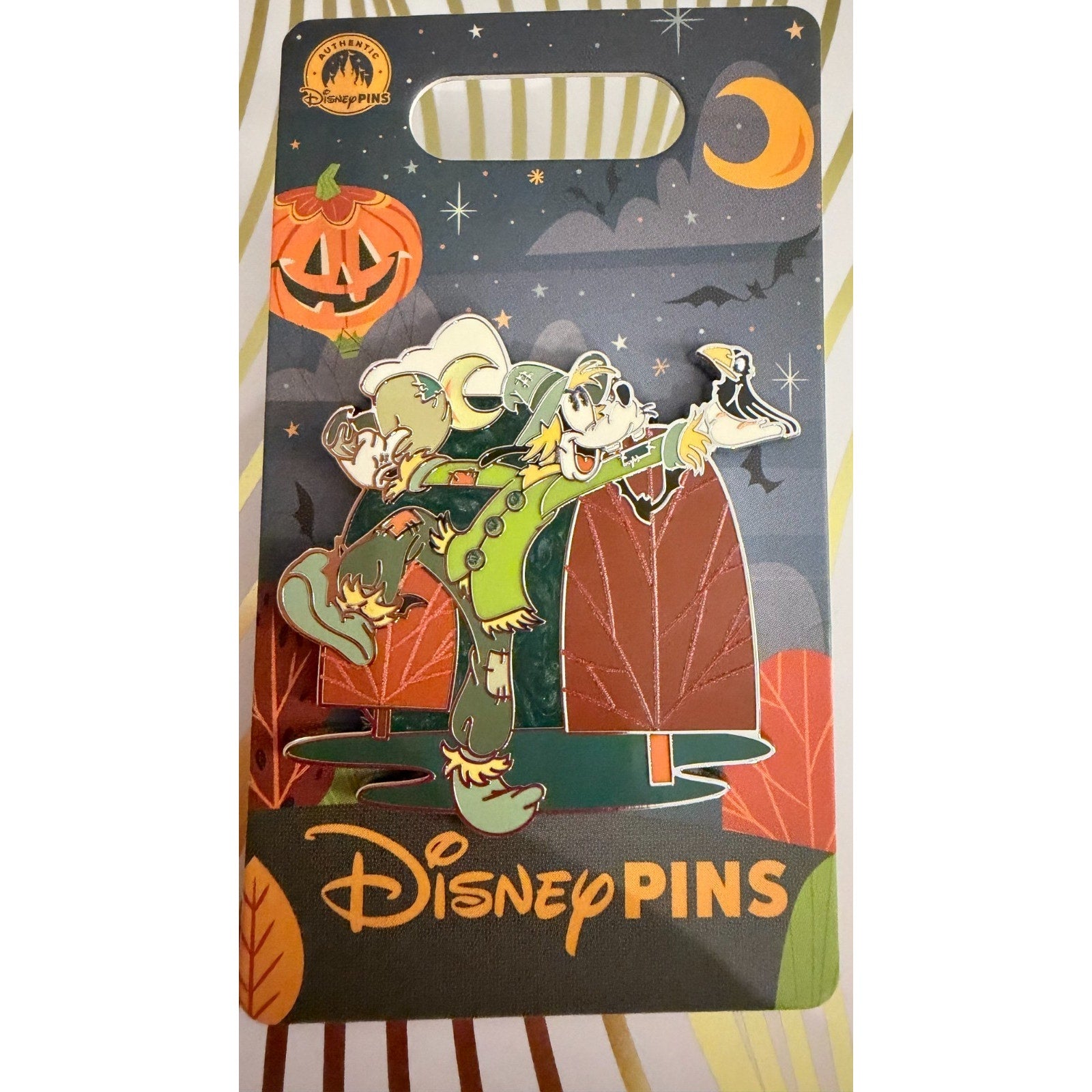 Disney Parks 2025 Disney Halloween Scarecrow Goofy with Bird Pin