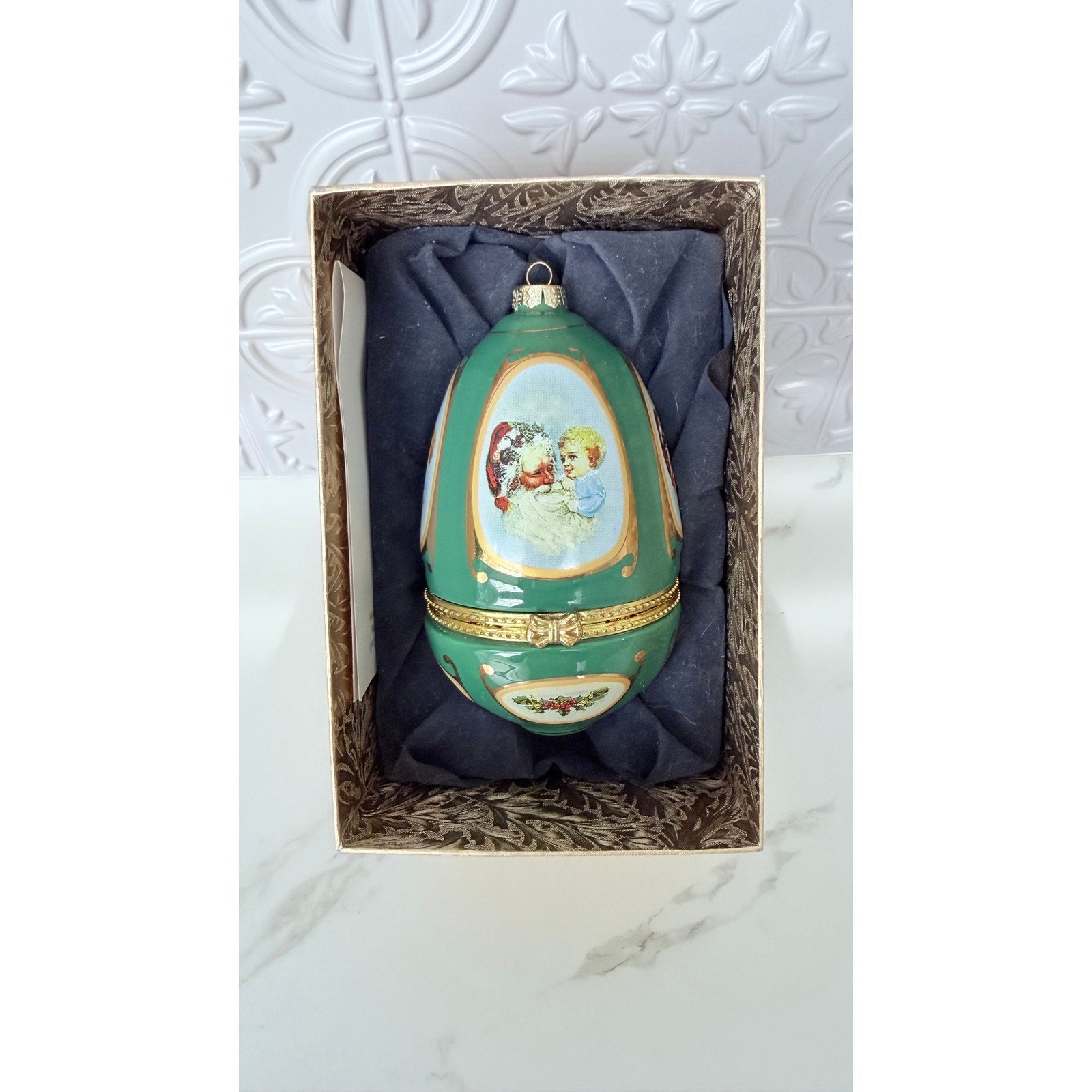 Mr. Christmas Valerie Parr Hill Musical Egg Ornament 2011 - Green