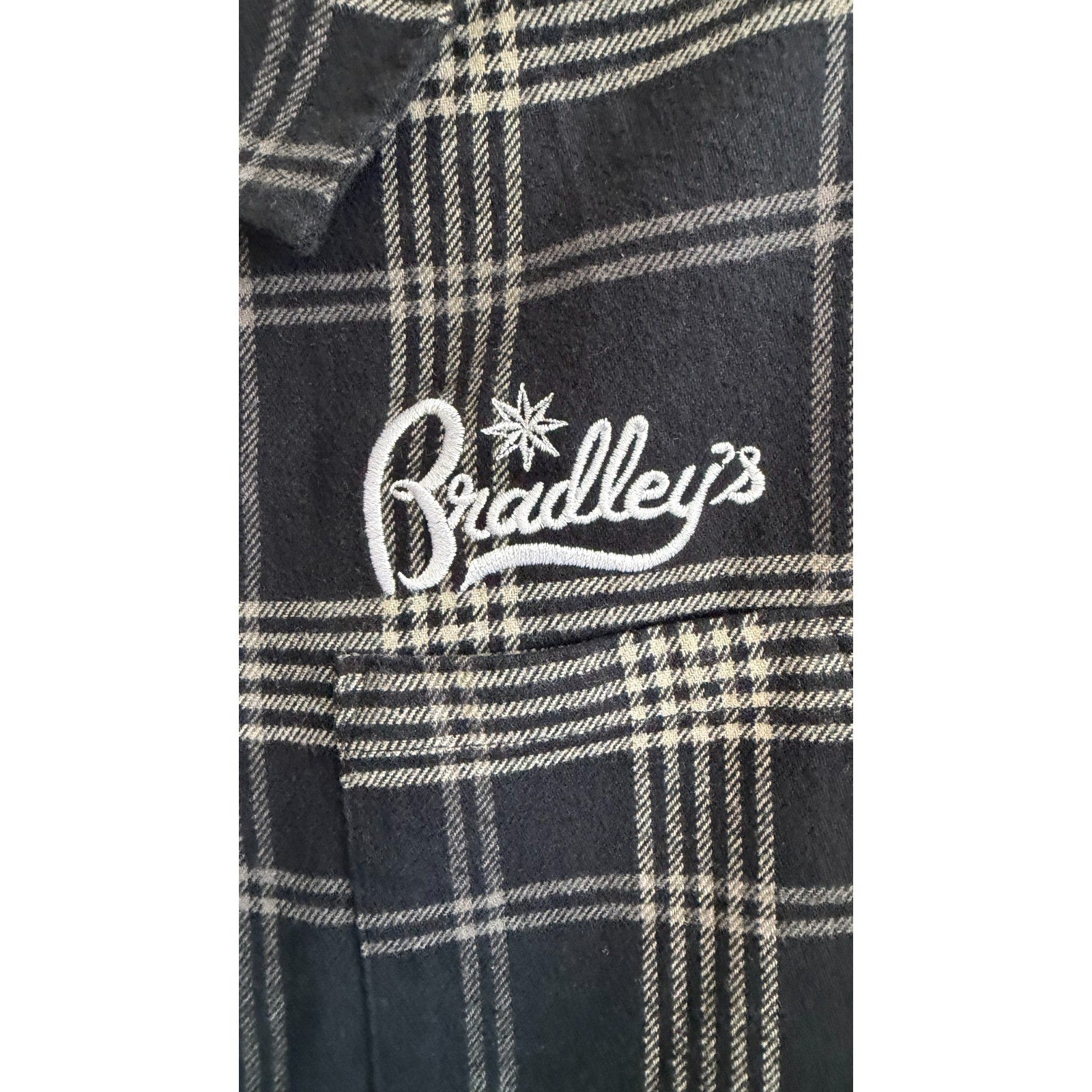 NEW Netflix Stranger Things Bradley’s Big Buy Cotton Flannel – Men’s Large