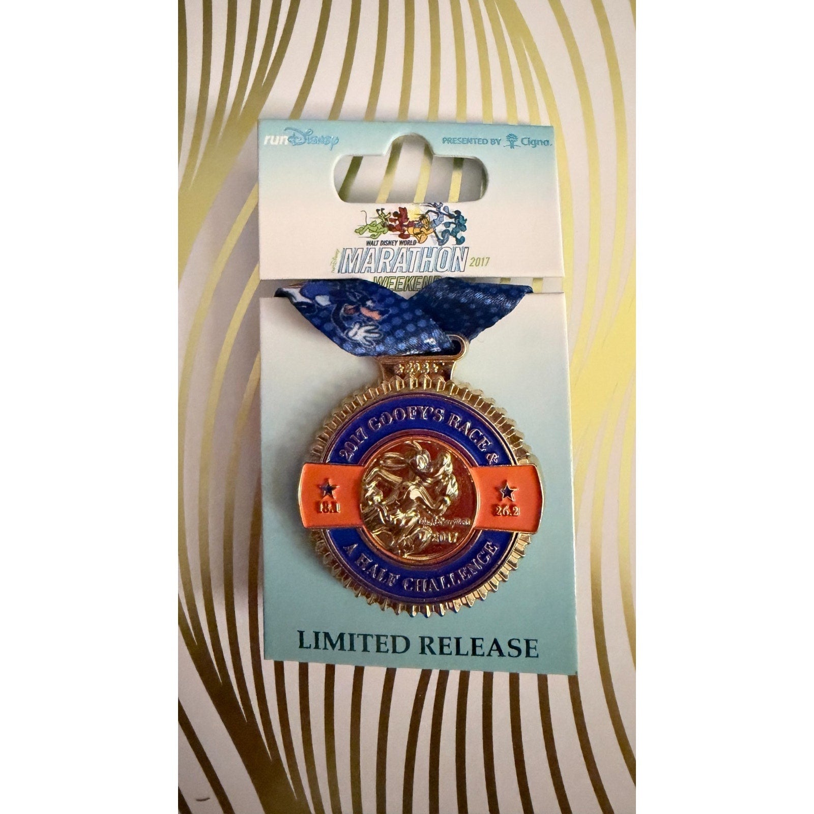 Disney Parks 2017 runDisney Marathon Weekend GOOFY CHALLENGE 39.3 Medal Pin NEW