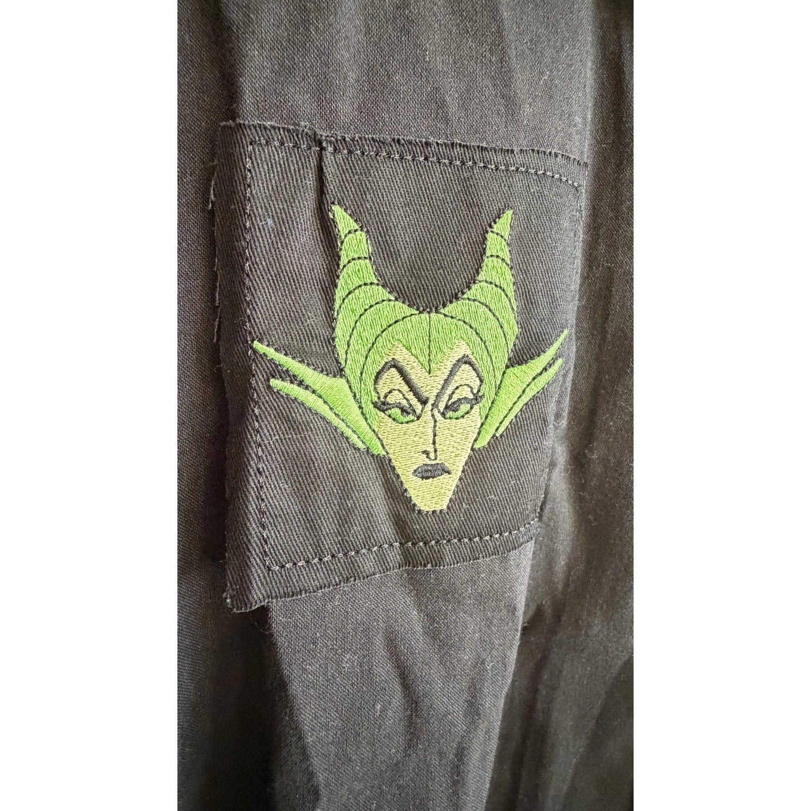 NEW Disney Villains Our Universe Glow-In-The-Dark Woven Shirt - Men’s Large