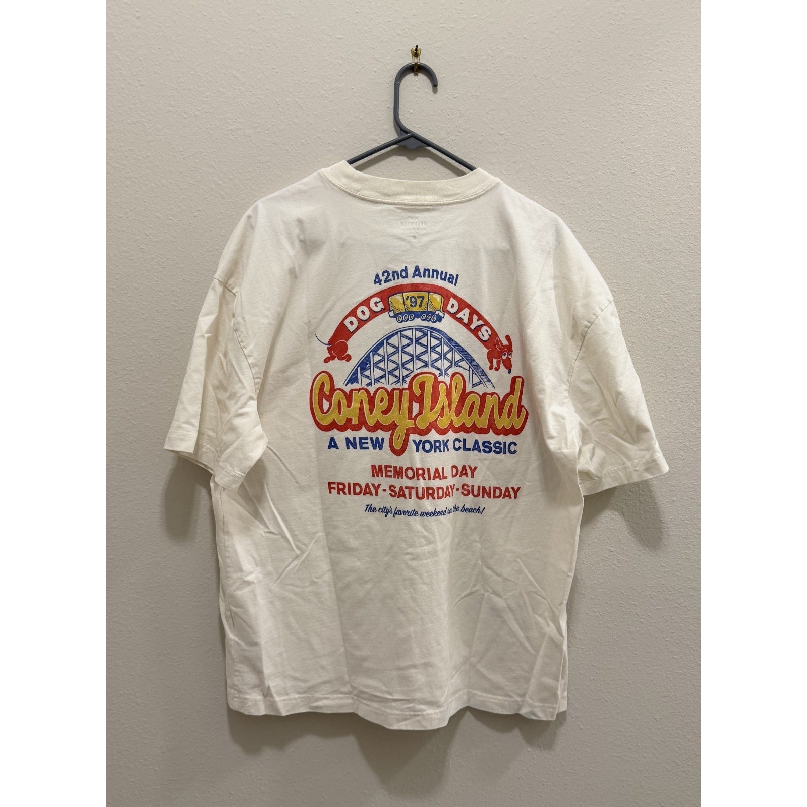 Hollister Men's Boxy Cut Heavyweight Coney Island T-shirt - Large - Preowned