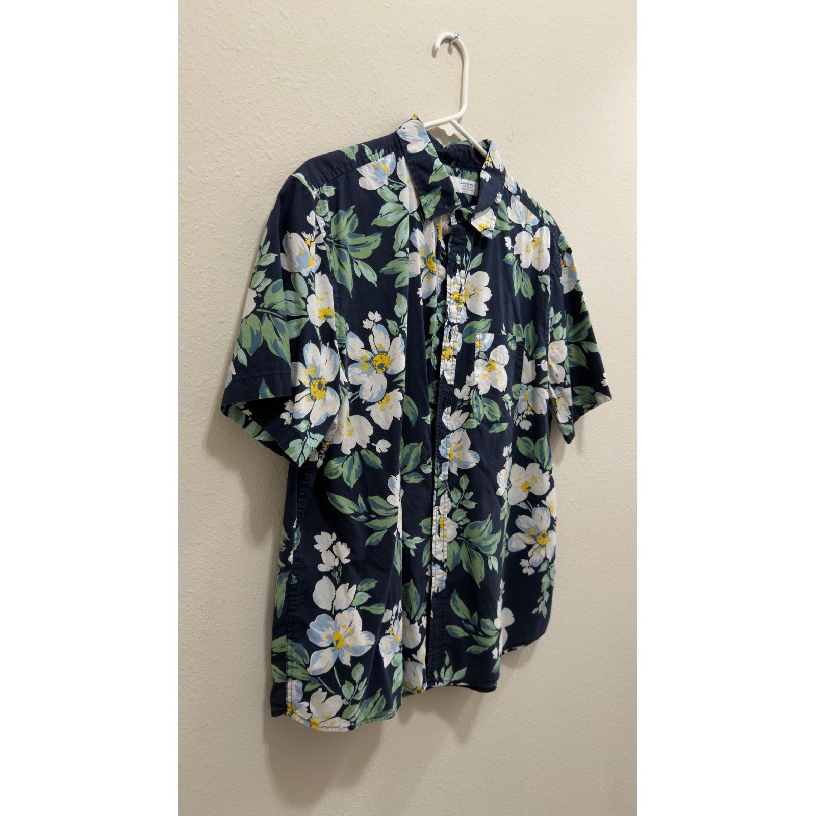 Old Navy Men’s Floral Short Sleeve Button Down Shirt Built-In Flex Navy Large