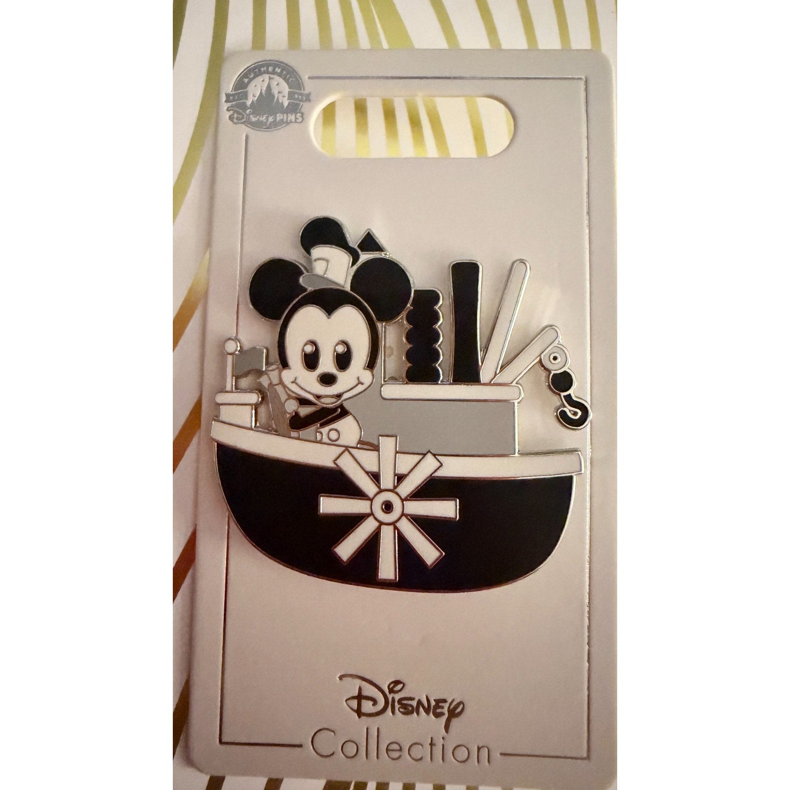 Disney Parks 2022 STEAMBOAT WILLIE Mickey Mouse Tug Boat Pin - Classic OE - NEW