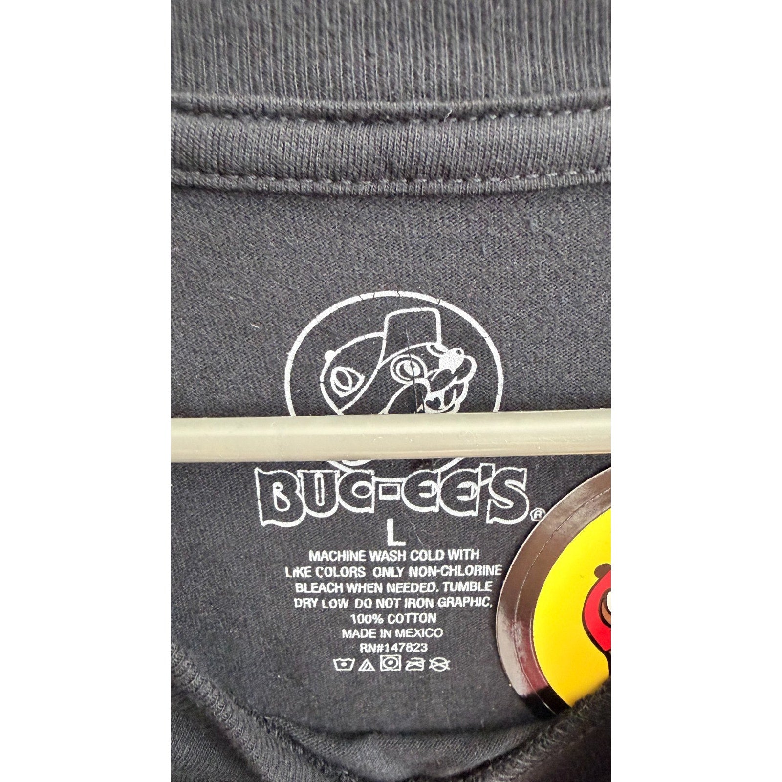 NWT Buc-ee’s 2026 New Year’s Glow-In-The-Dark T-Shirt Adults Size Large