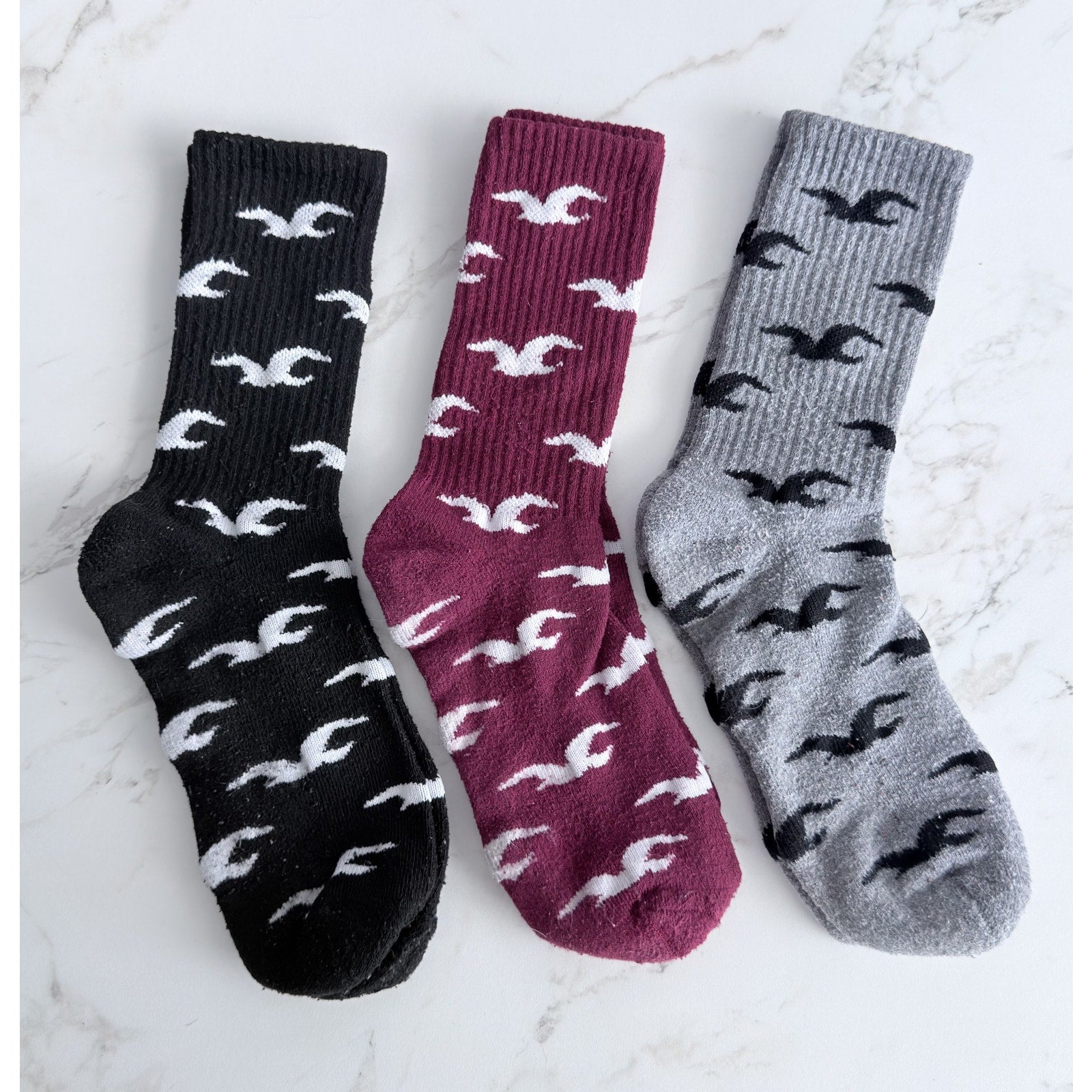 Hollister Men's Crew Socks 3-Pack Seagull Logo Black Maroon Grey Preowned