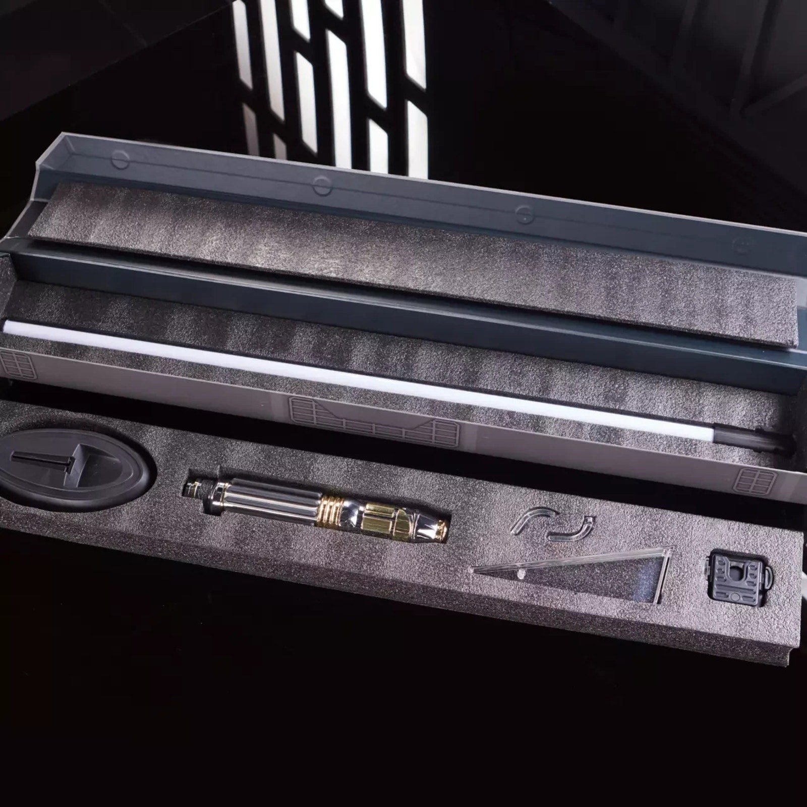 Galaxy's Edge Mace Windu Legacy Custom LIGHTSABER Collectible Set – Star Wars