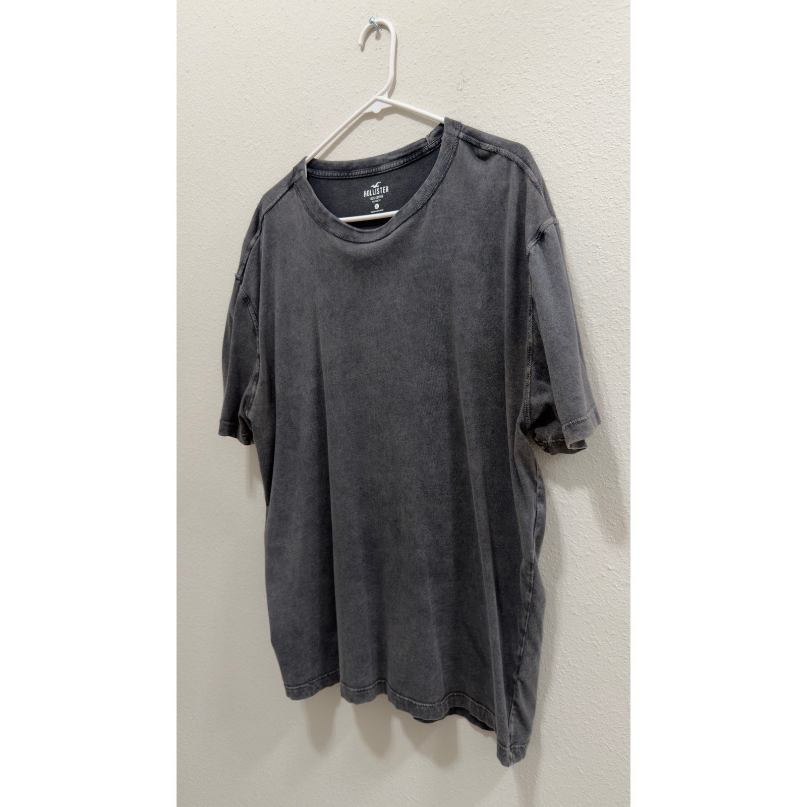 Hollister Men's Relaxed Fit Acid Wash Charcoal Gray Crew Neck T-Shirt Size XL