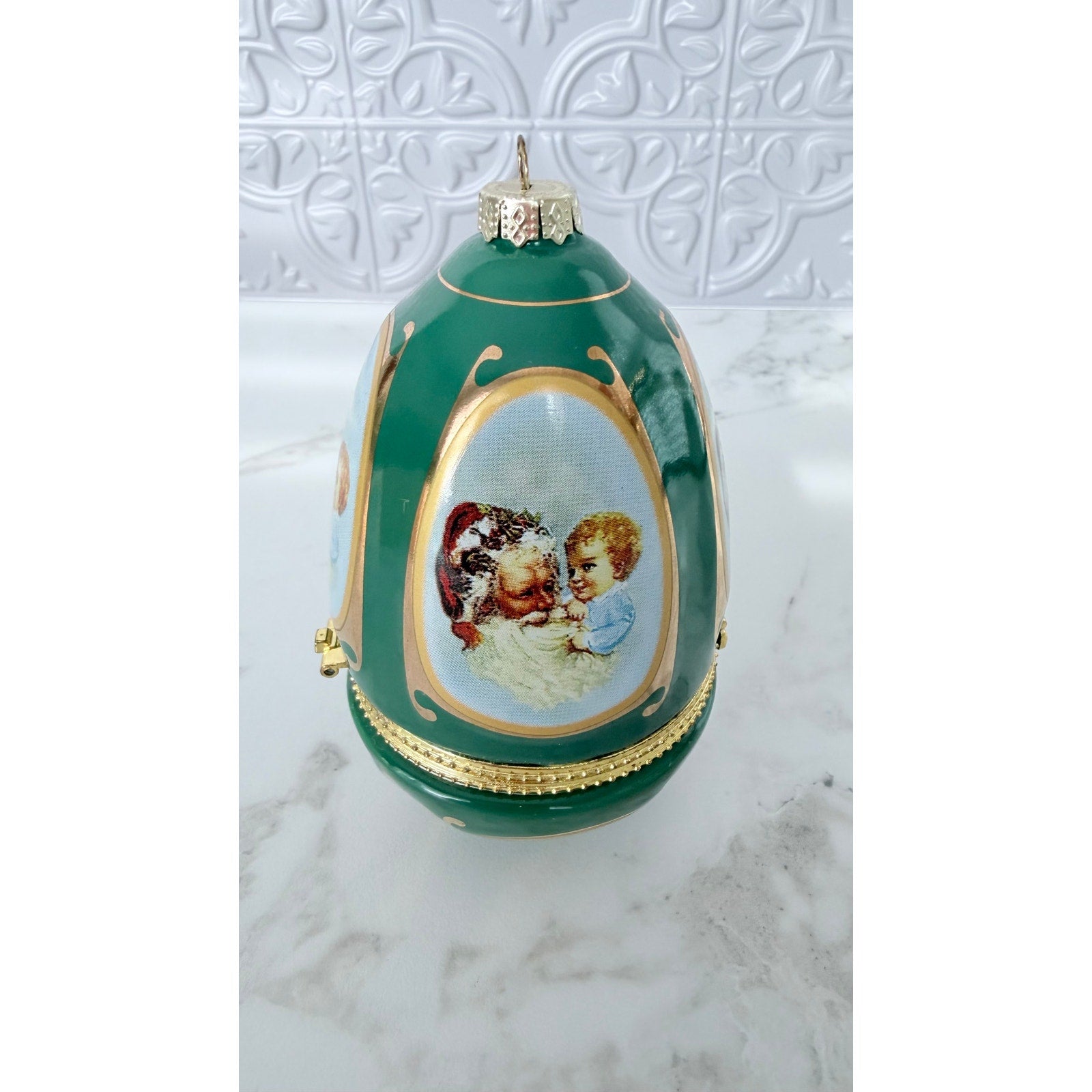 Mr. Christmas Valerie Parr Hill Musical Egg Ornament 2011 - Green