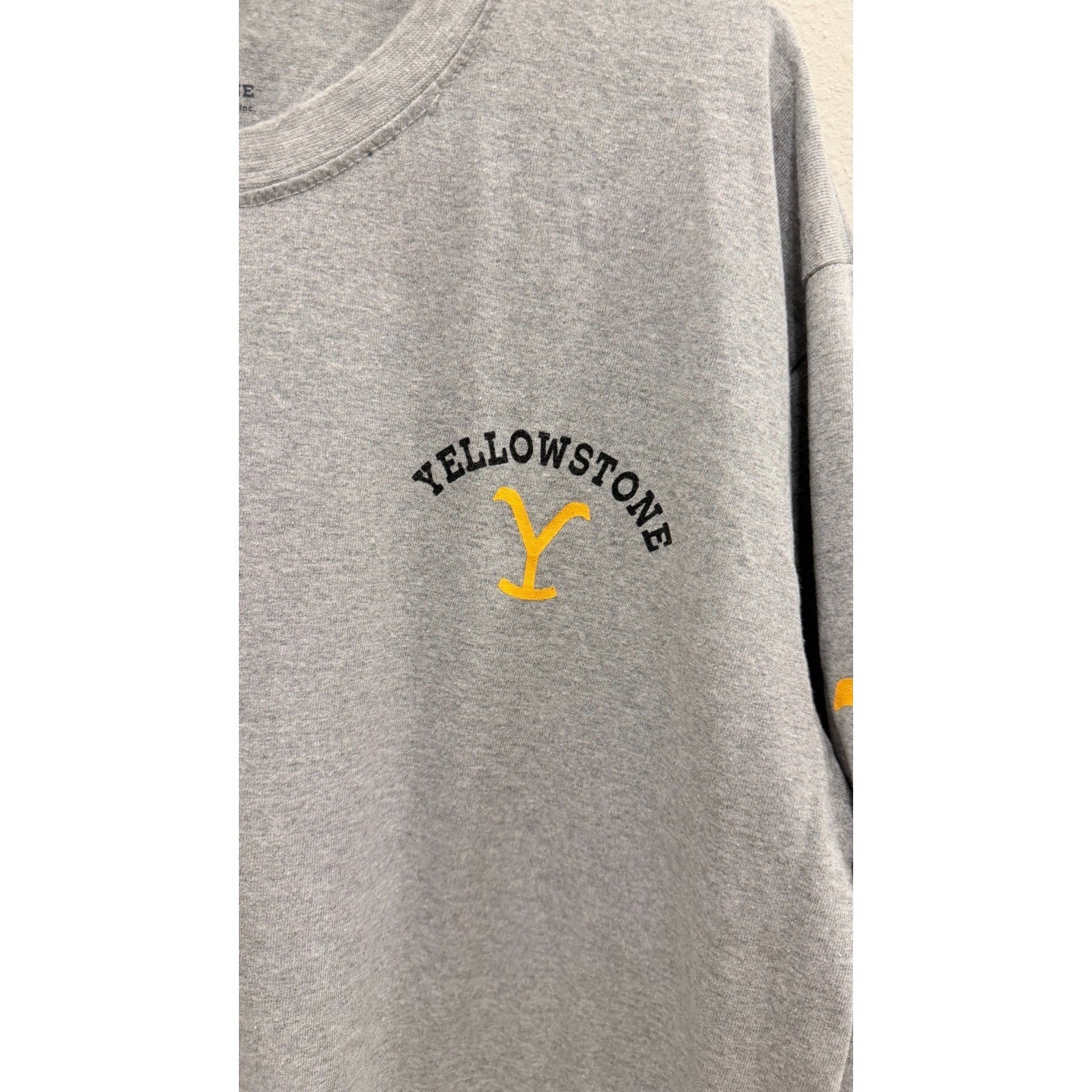 Yellowstone TV Show "Dutton Ranch" Long Sleeve Shirt - Men’s Large - Preowned