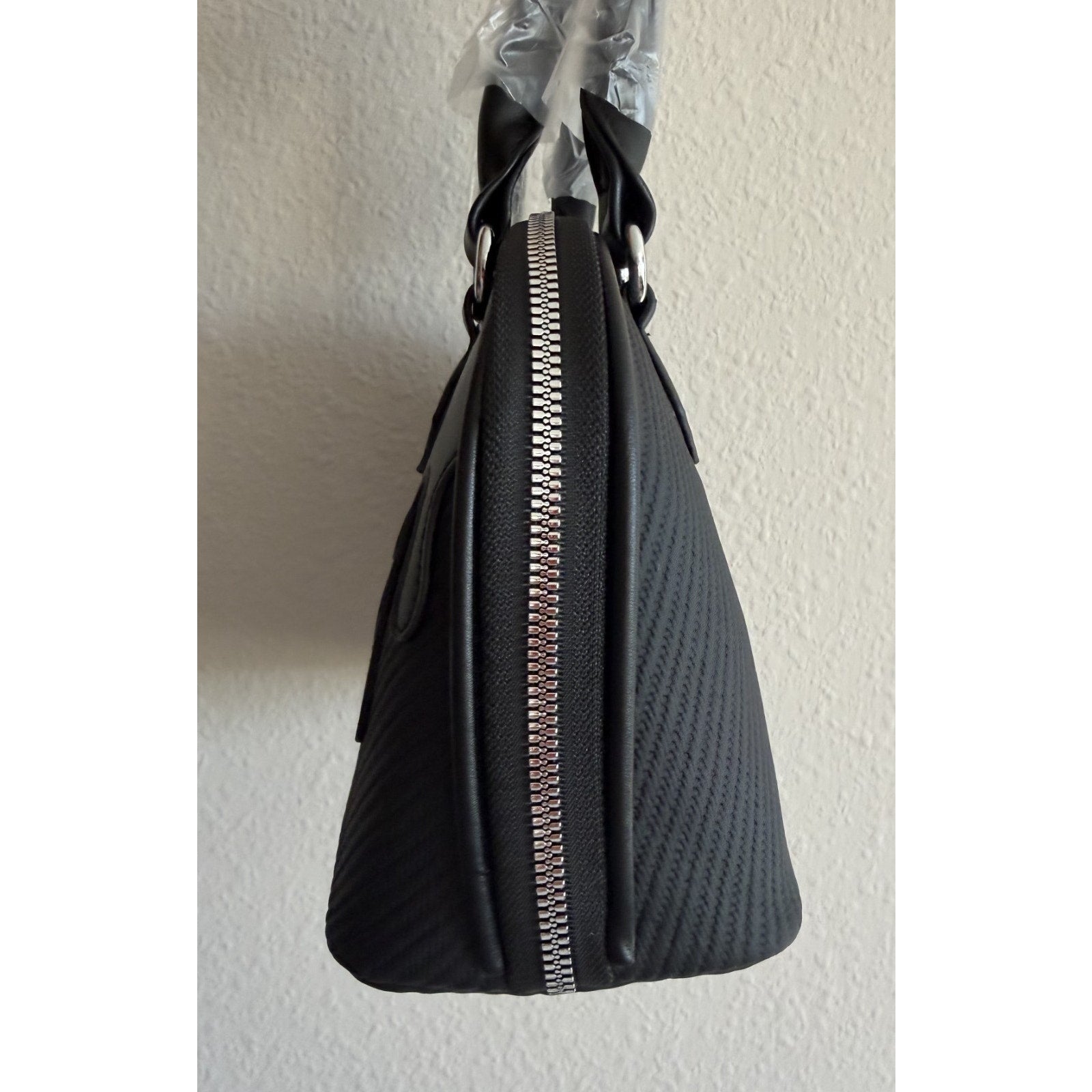 NEW Women’s Mini Quilted Crossbody Bag - Stylish Tote with Tassel