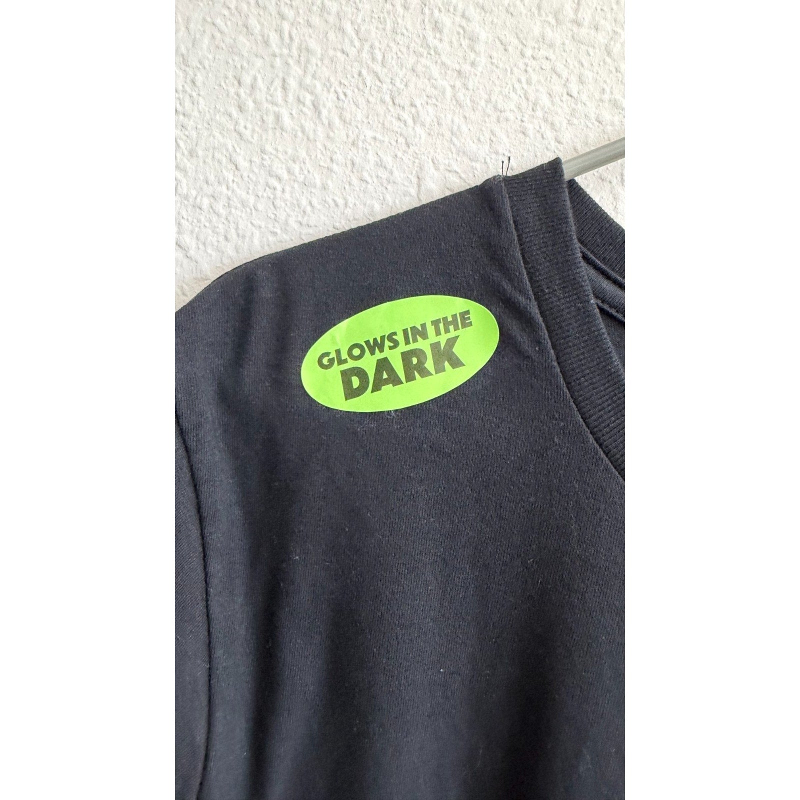 NWT Buc-ee’s 2026 New Year’s Glow-In-The-Dark T-Shirt Adults Size Large