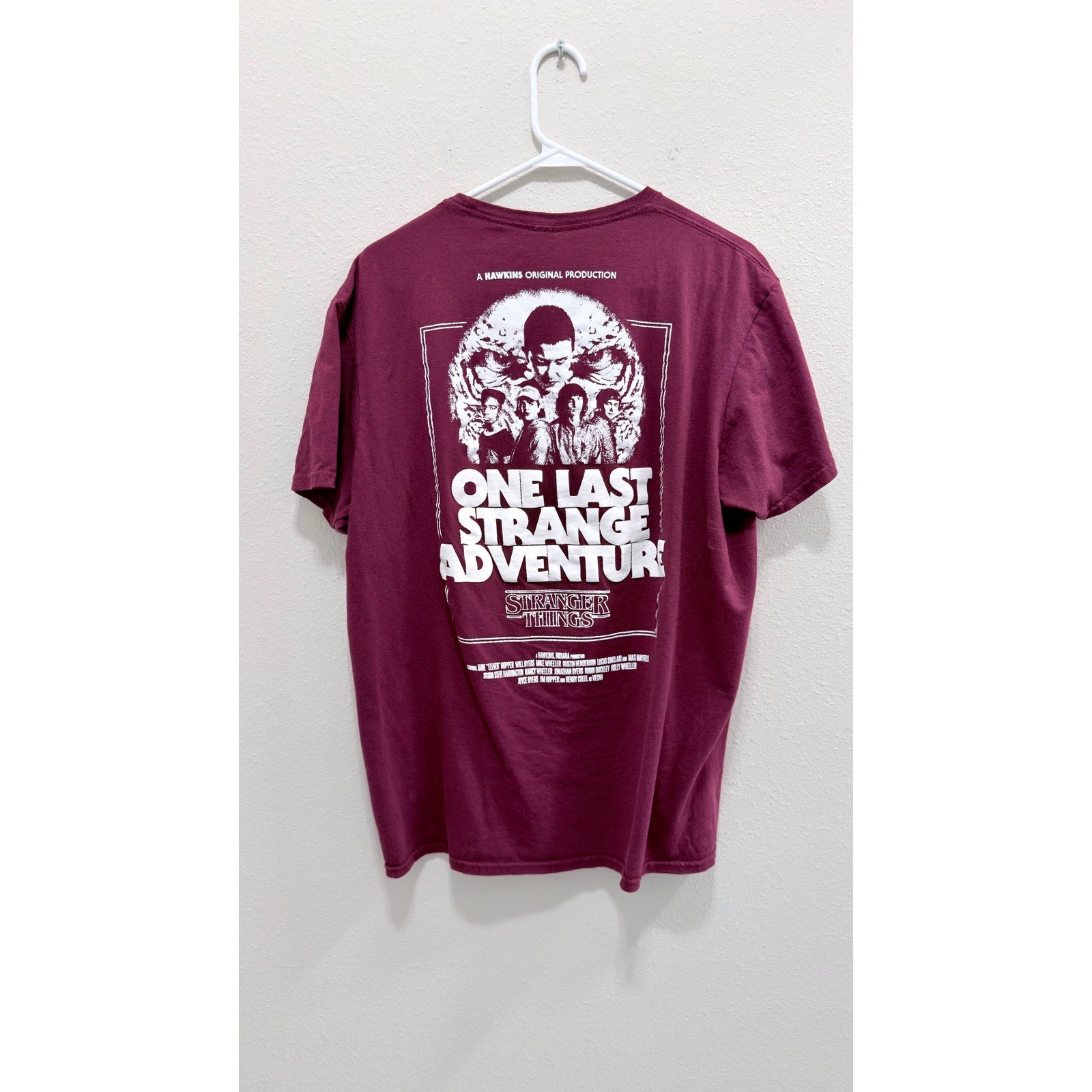 Stranger Things One Last Adventure Maroon Graphic T-Shirt Unisex Large Preowned