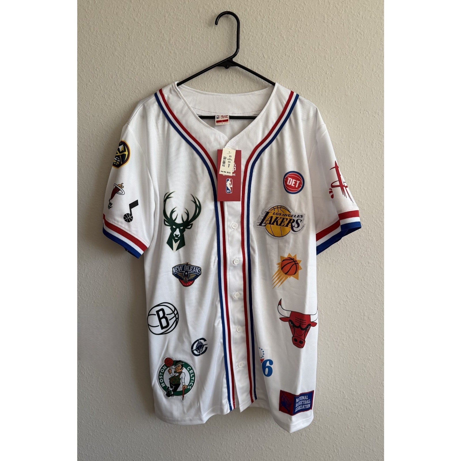 NEW Aeropostale NBA Team Logos White Baseball Jersey Large