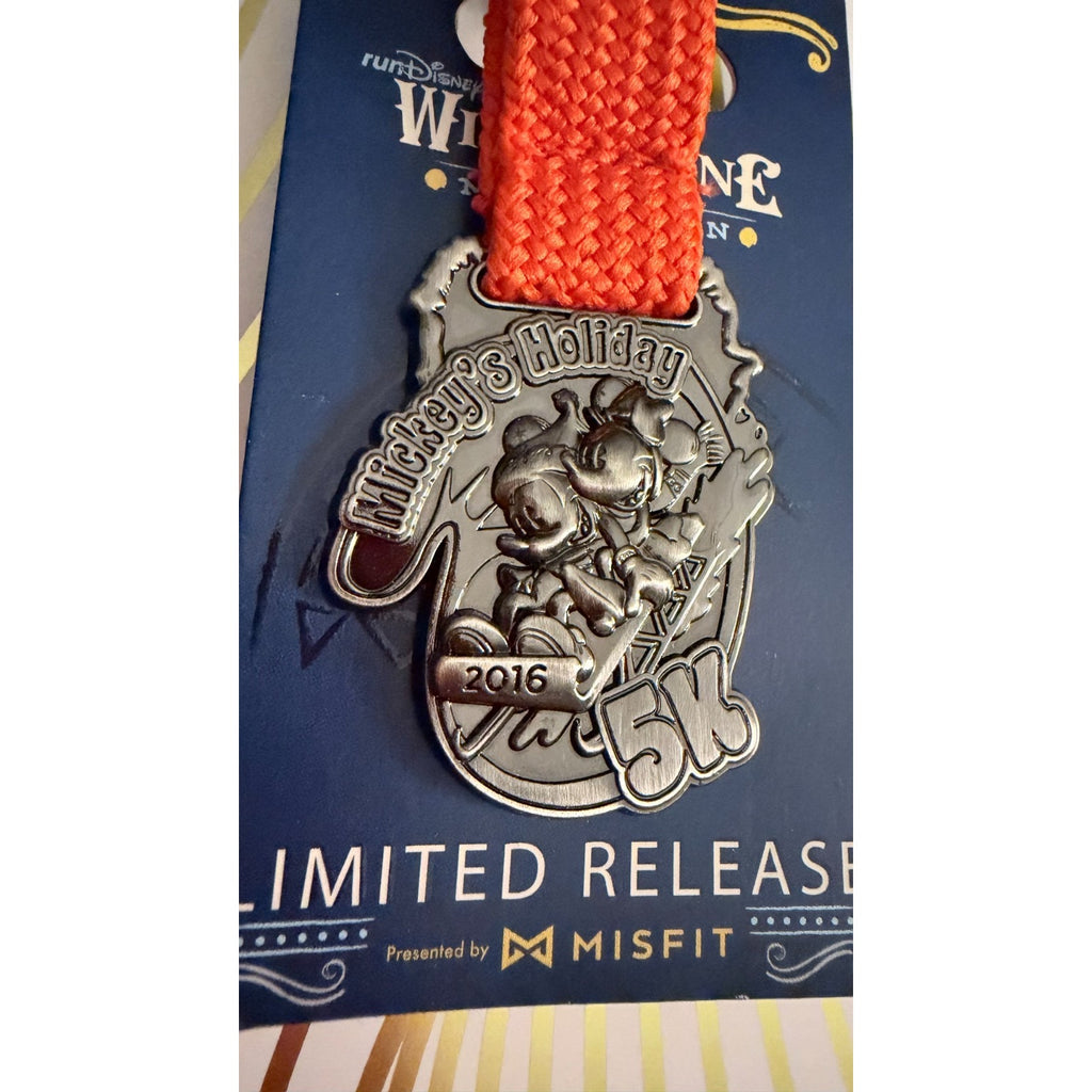 Disney Parks 2016 runDisney Mickey’s Holiday 5K Medal Pin - Christmas - NEW