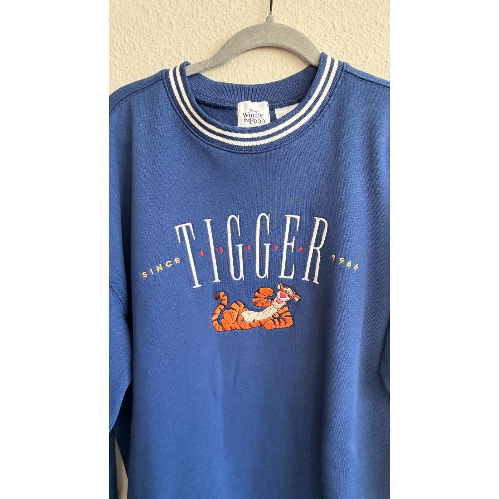 NEW Disney Parks Tigger Embroidered Pullover Sweatshirt Large