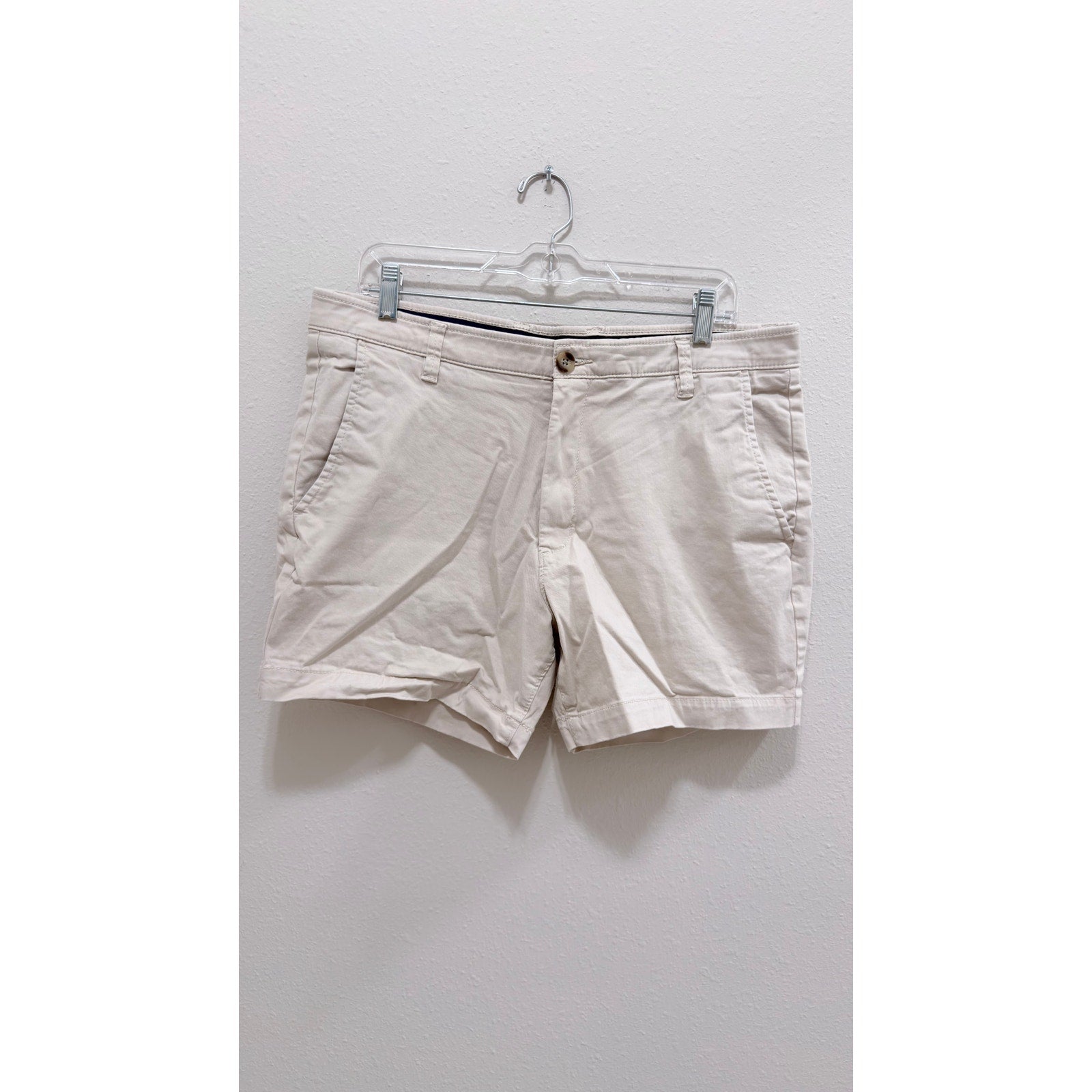 Crown & Ivy Men's Motion Flex Chino Shorts - Khaki / Tan, Size 36 (Preowned)