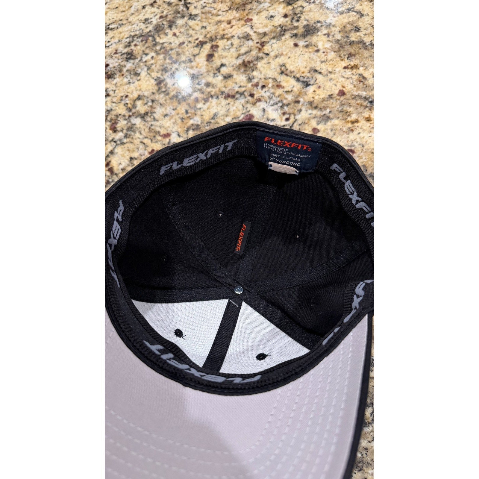 ARIAT Men's Black Flexfit USA Shield Logo Cap NEW