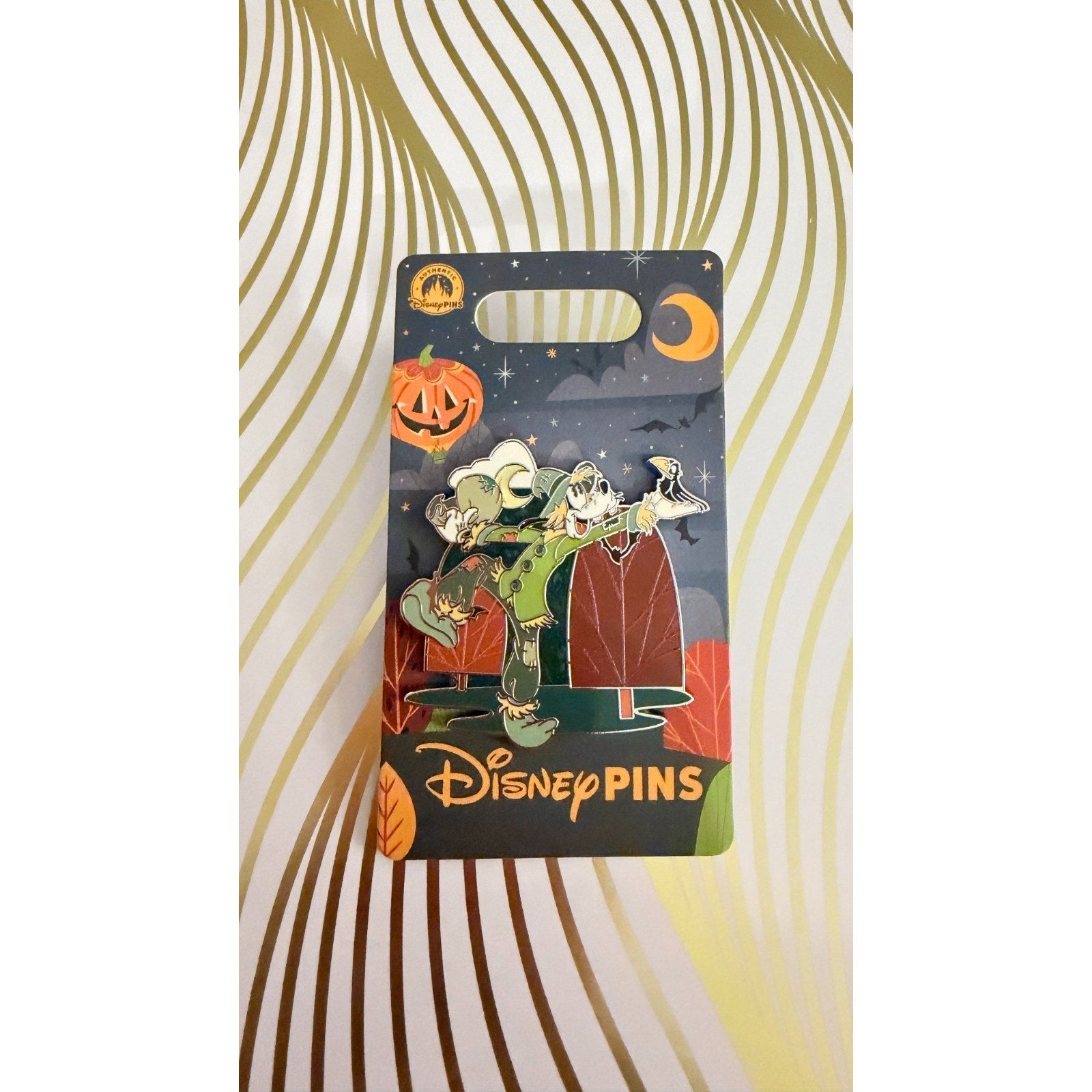 Disney Parks 2025 Disney Halloween Scarecrow Goofy with Bird Pin