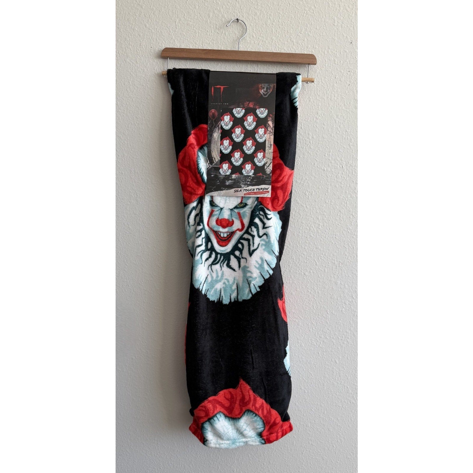 NEW IT Pennywise Halloween Throw Blanket – 50”x70”