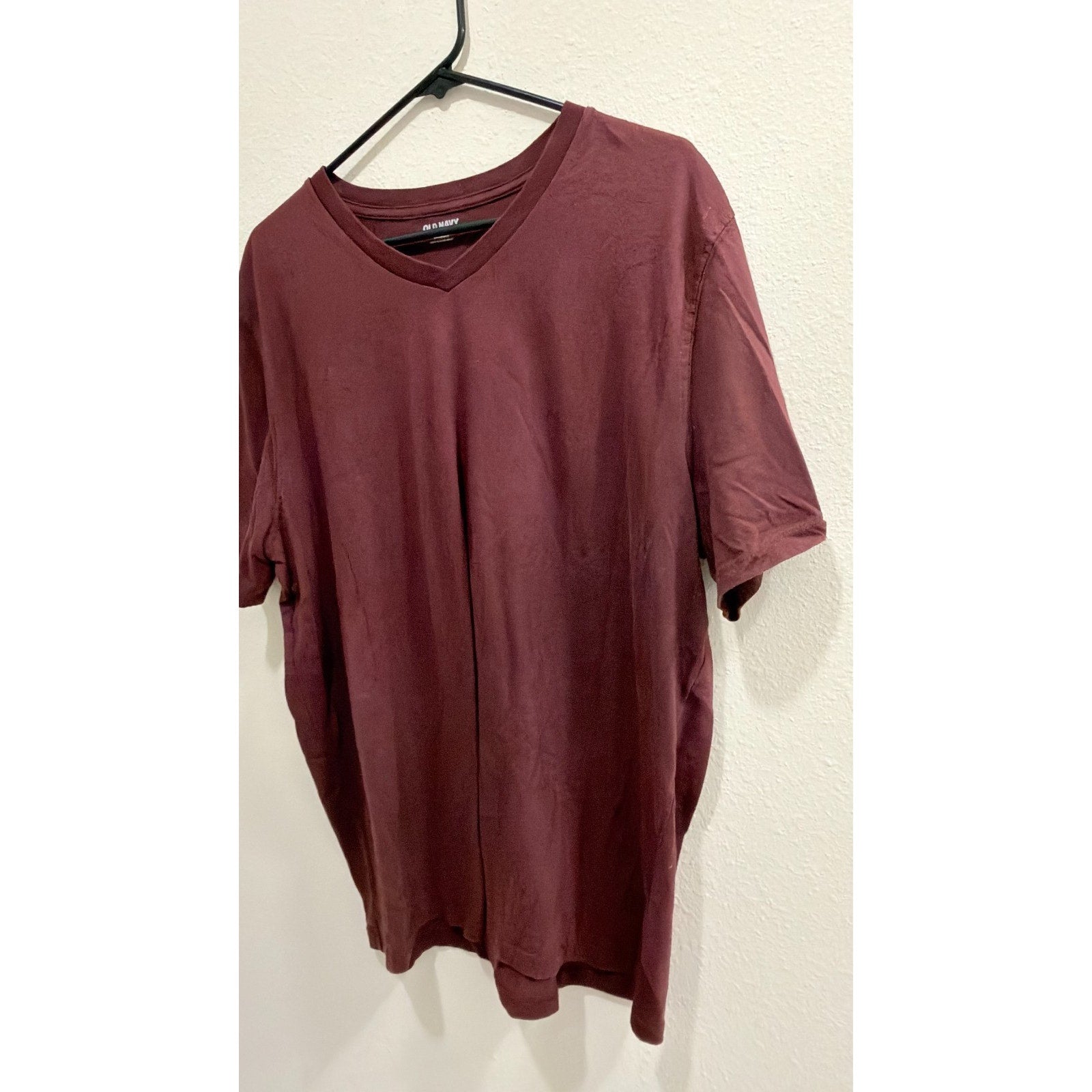 Old Navy Men's V-Neck T-Shirt - Size XL - Raisin / Arizona Rust