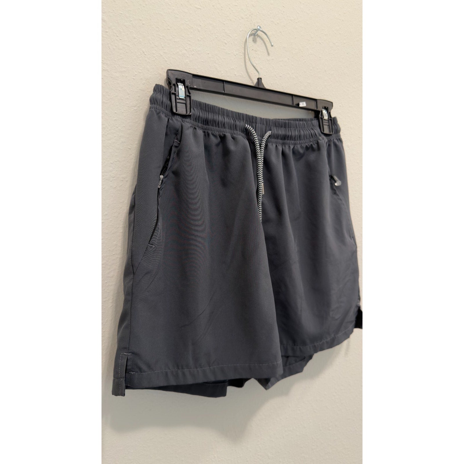 Men's Lightweight Performance Shorts - Size Large (5.5" Inseam)