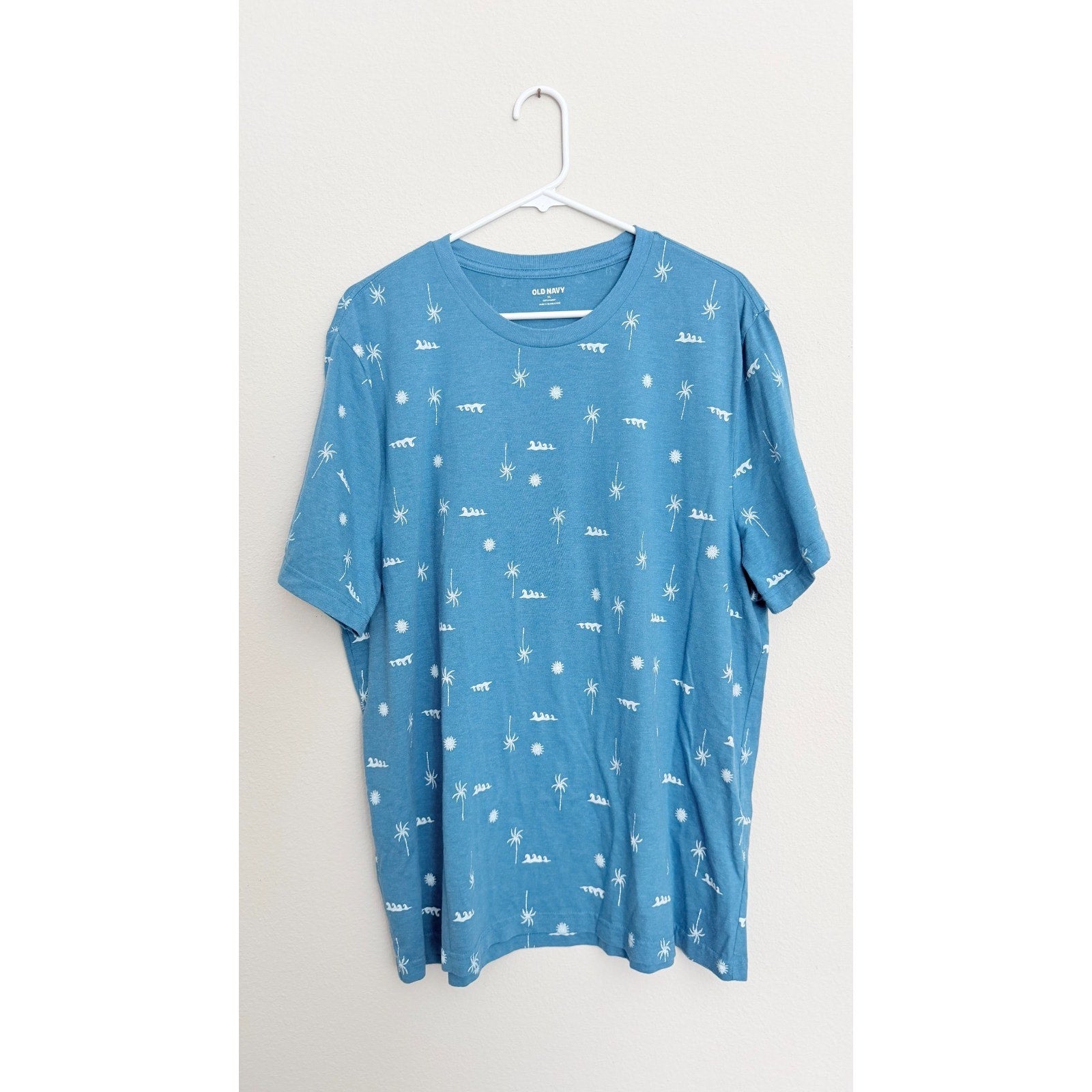 Old Navy Men's XL T-Shirt | Blue Beach Wave & Palm Tree Print