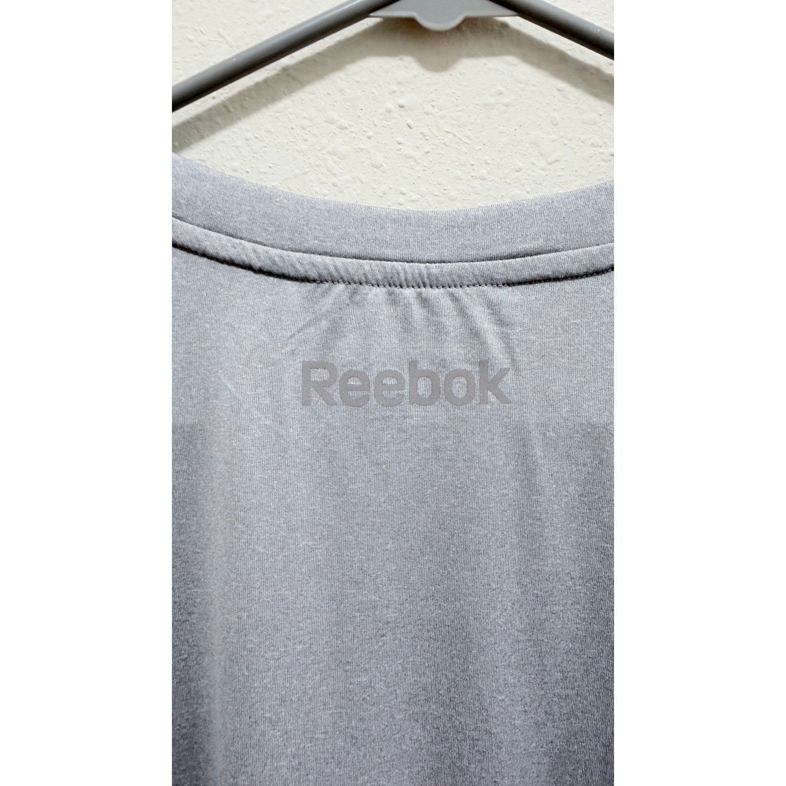 NWOT Reebok Men's Gray Graphic Logo Gym Training Shirt - Large