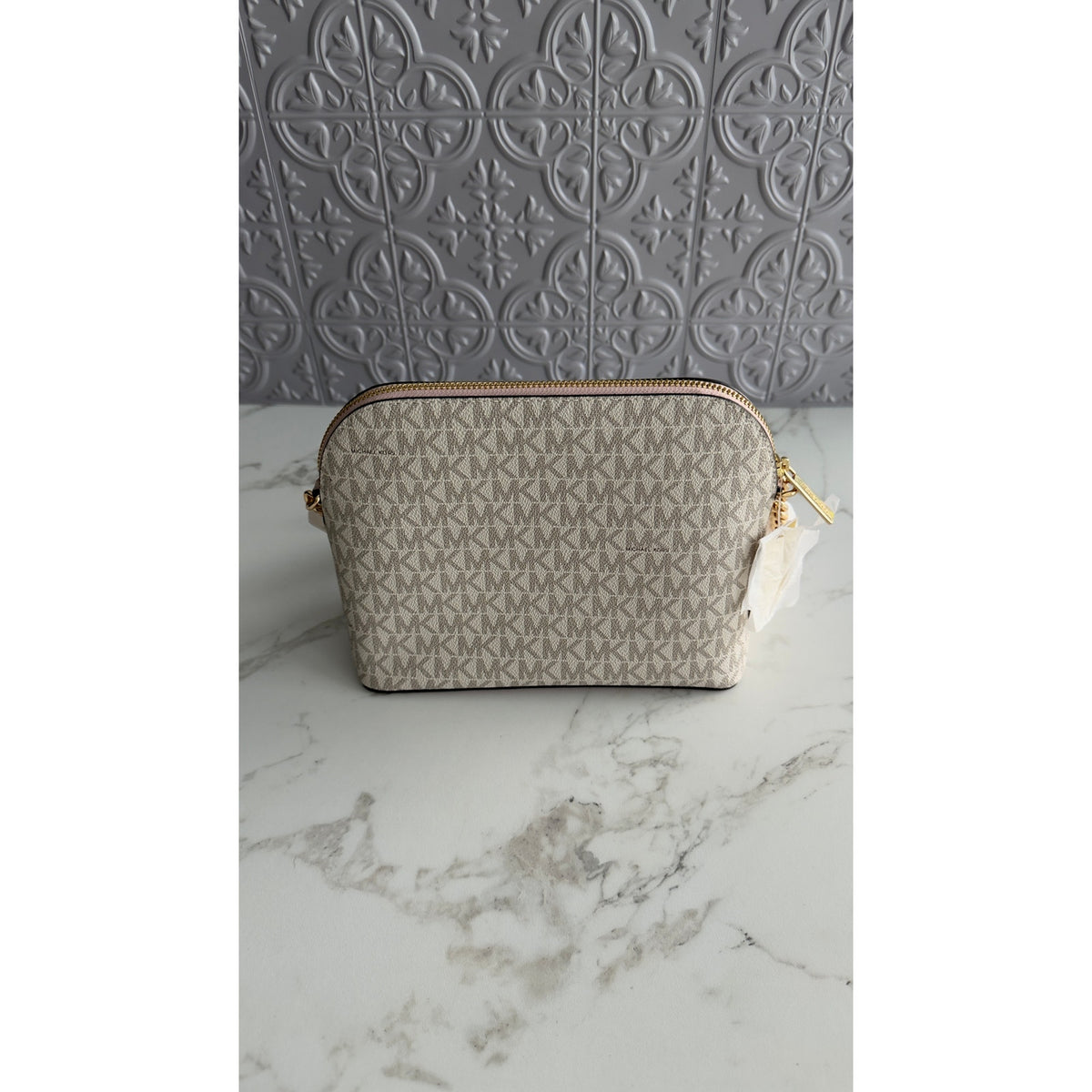 Michael Kors Jet Set Travel Medium Dome Crossbody Bag Vanilla / Powder Pink NWT