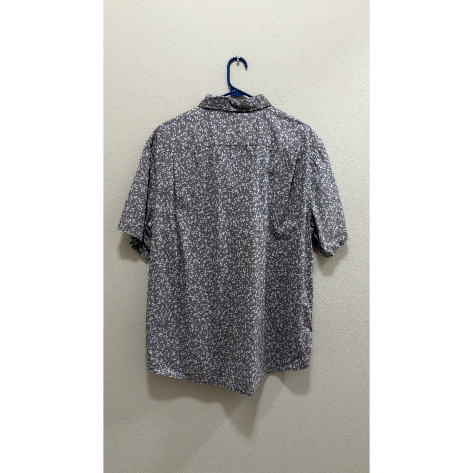 Old Navy Men's Everyday Short-Sleeve Cotton Button-Down Grey Floral Large