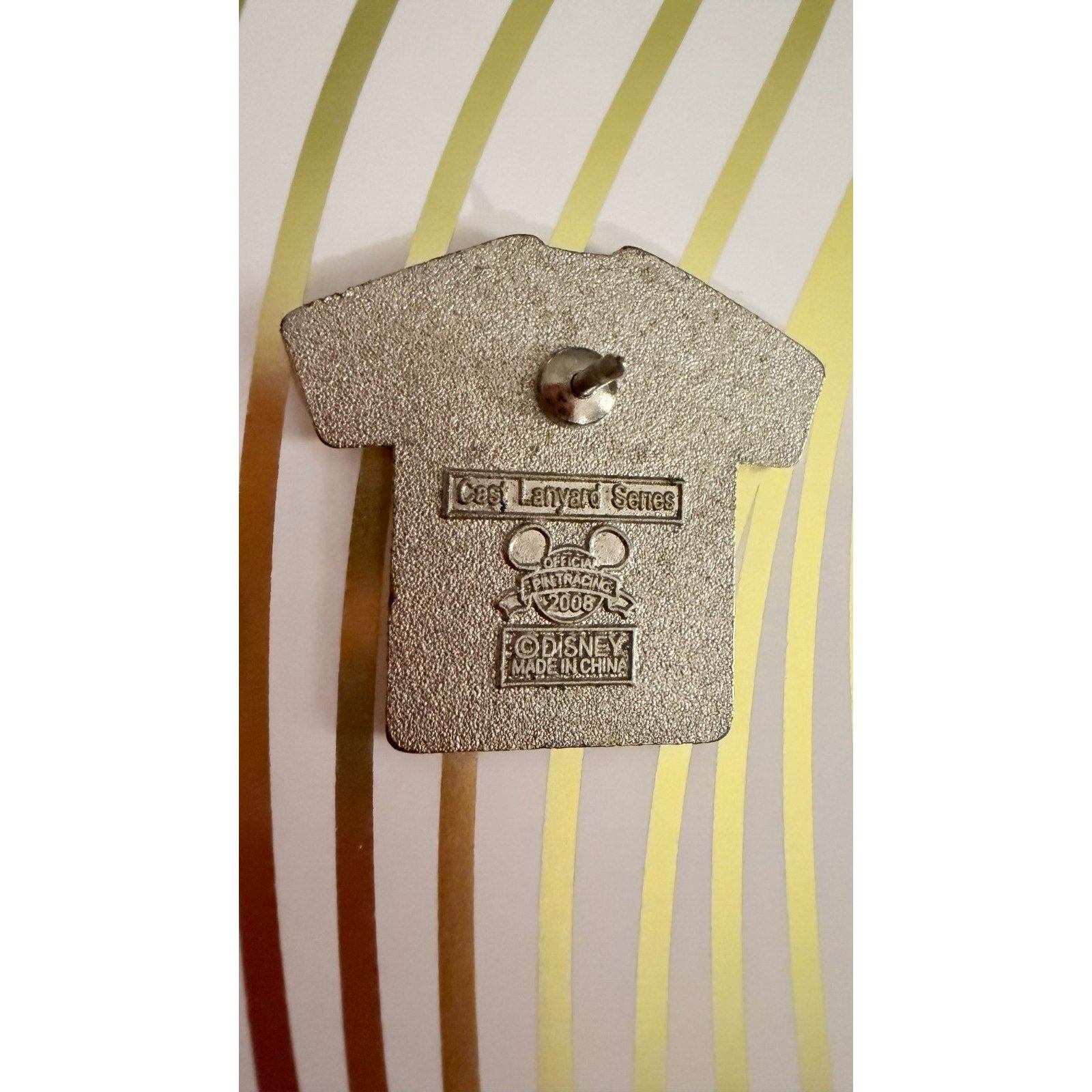 Disney Parks 2011 Hidden Mickey Cast Lanyard Series Genie T-Shirt Pin