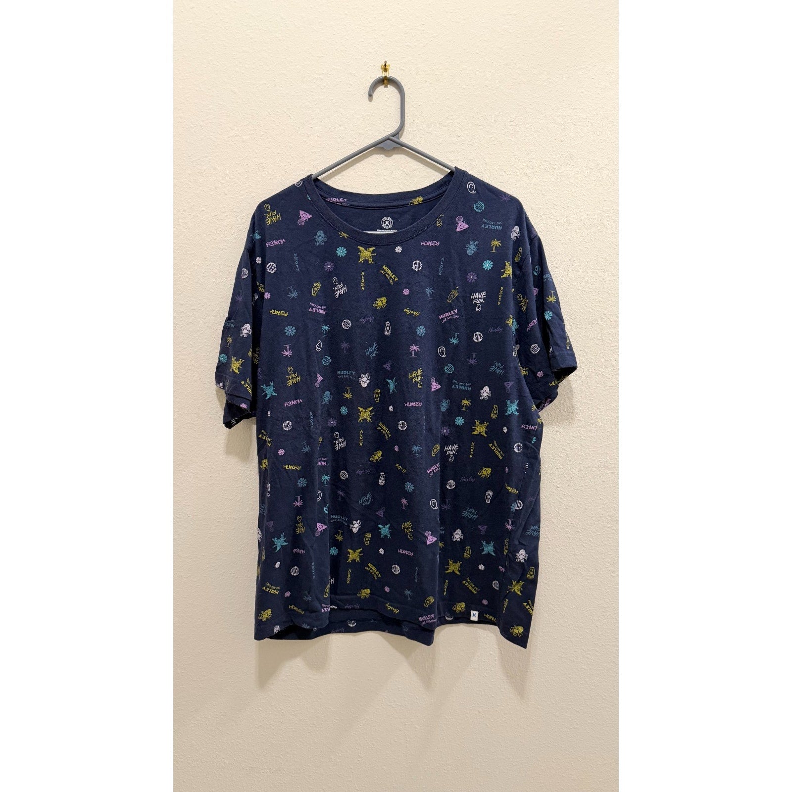 Hurley Men's Navy Blue "Have Fun" Graphic T-Shirt - Large - Preowned
