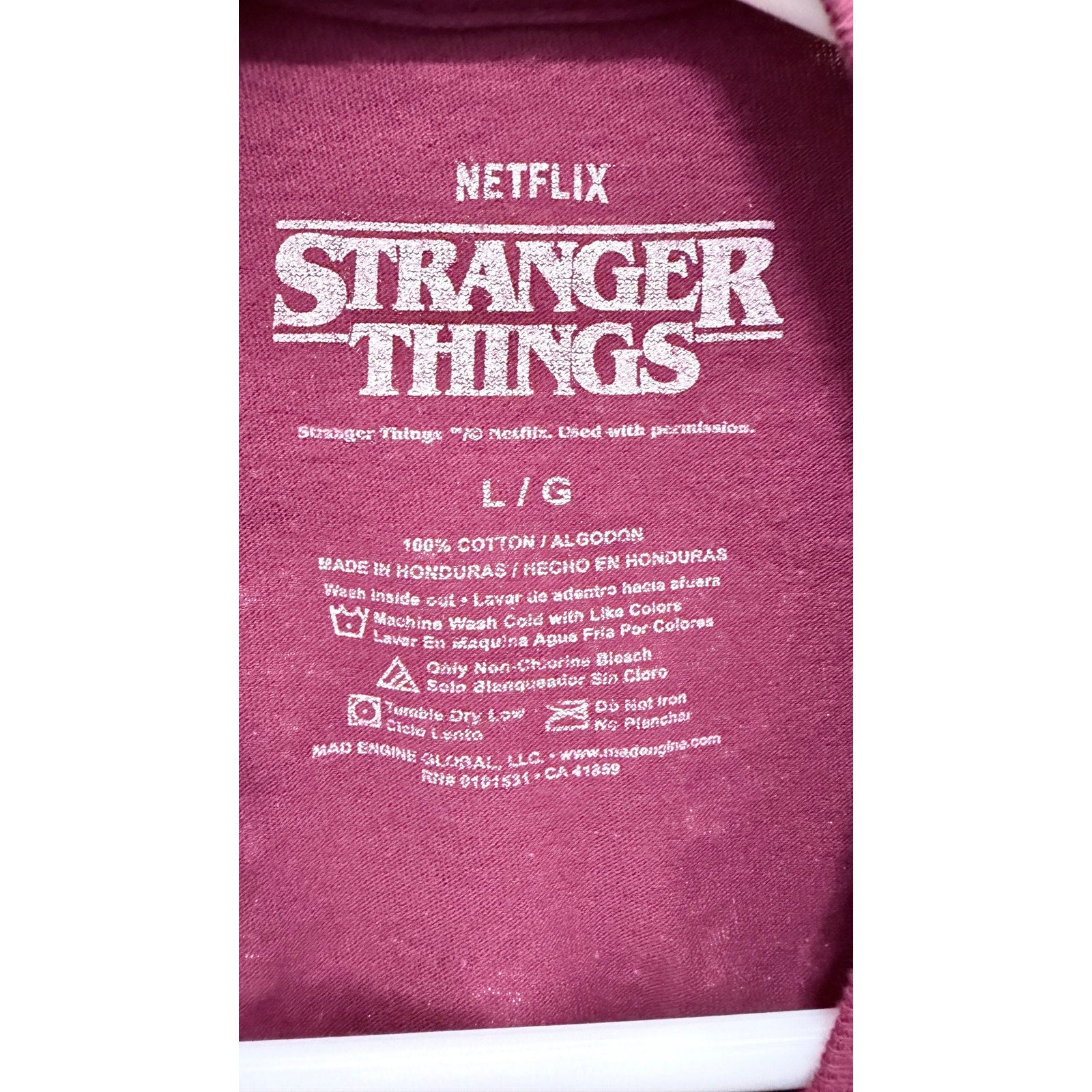 Stranger Things One Last Adventure Maroon Graphic T-Shirt Unisex Large Preowned