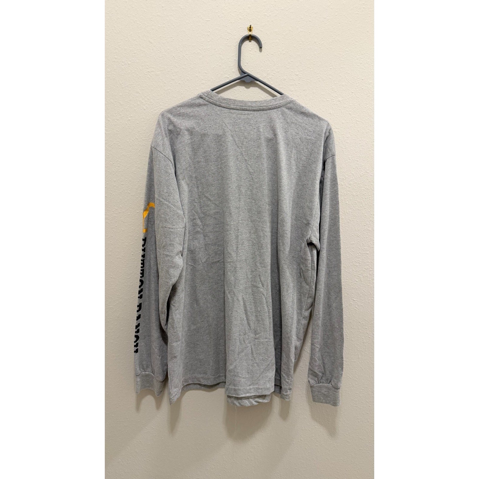 Yellowstone TV Show "Dutton Ranch" Long Sleeve Shirt - Men’s Large - Preowned