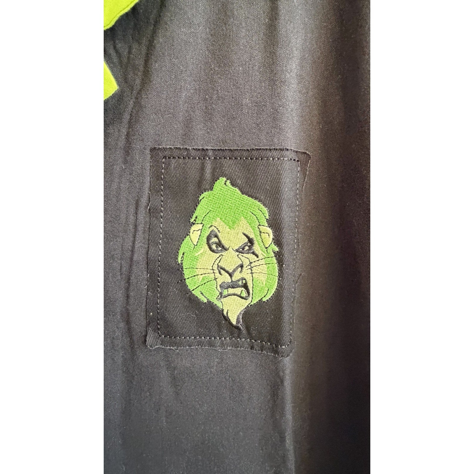 NEW Disney Villains Our Universe Glow-In-The-Dark Woven Shirt - Men’s Large