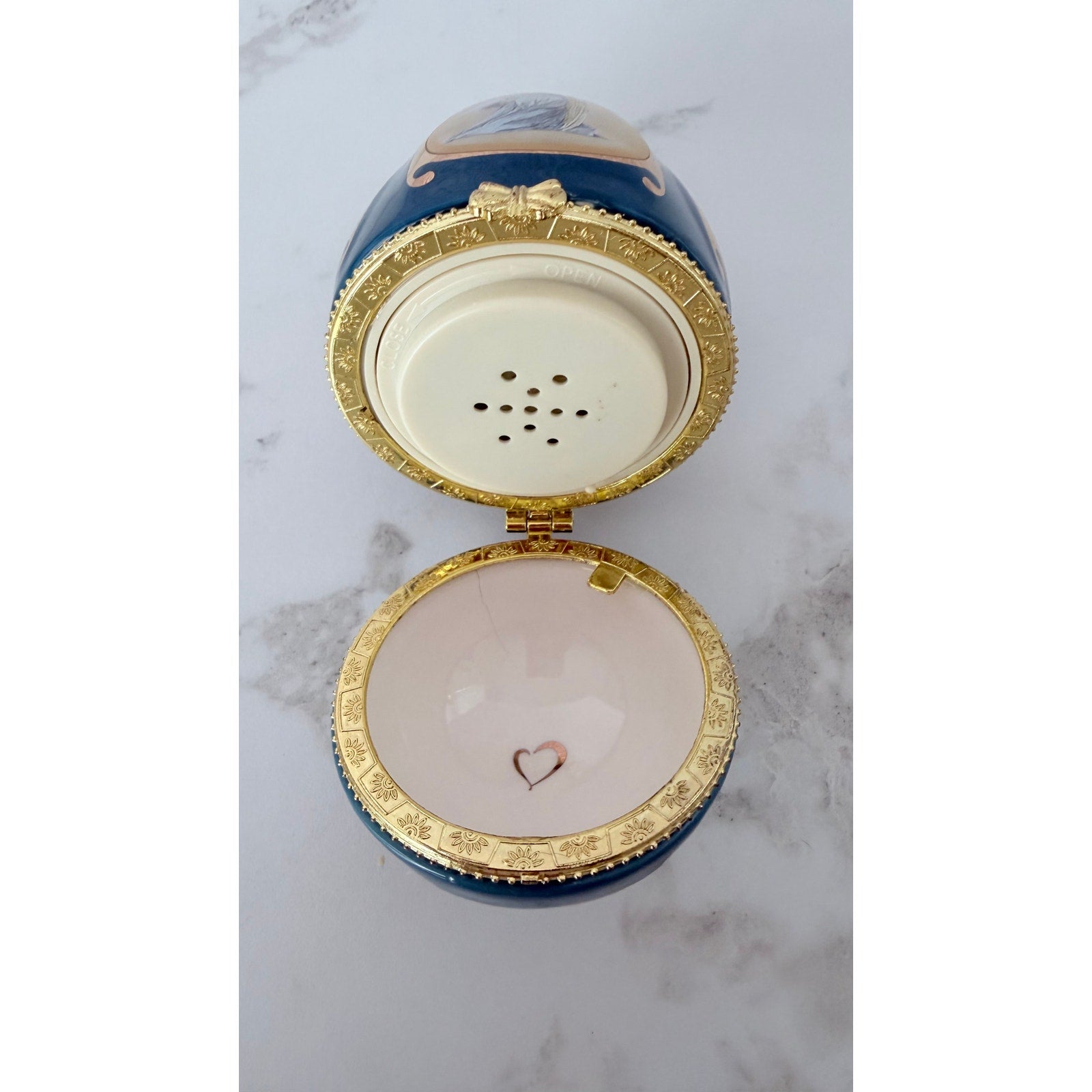 Mr. Christmas Valerie Parr Hill Musical Egg Ornament 2011 - Blue (Damaged)