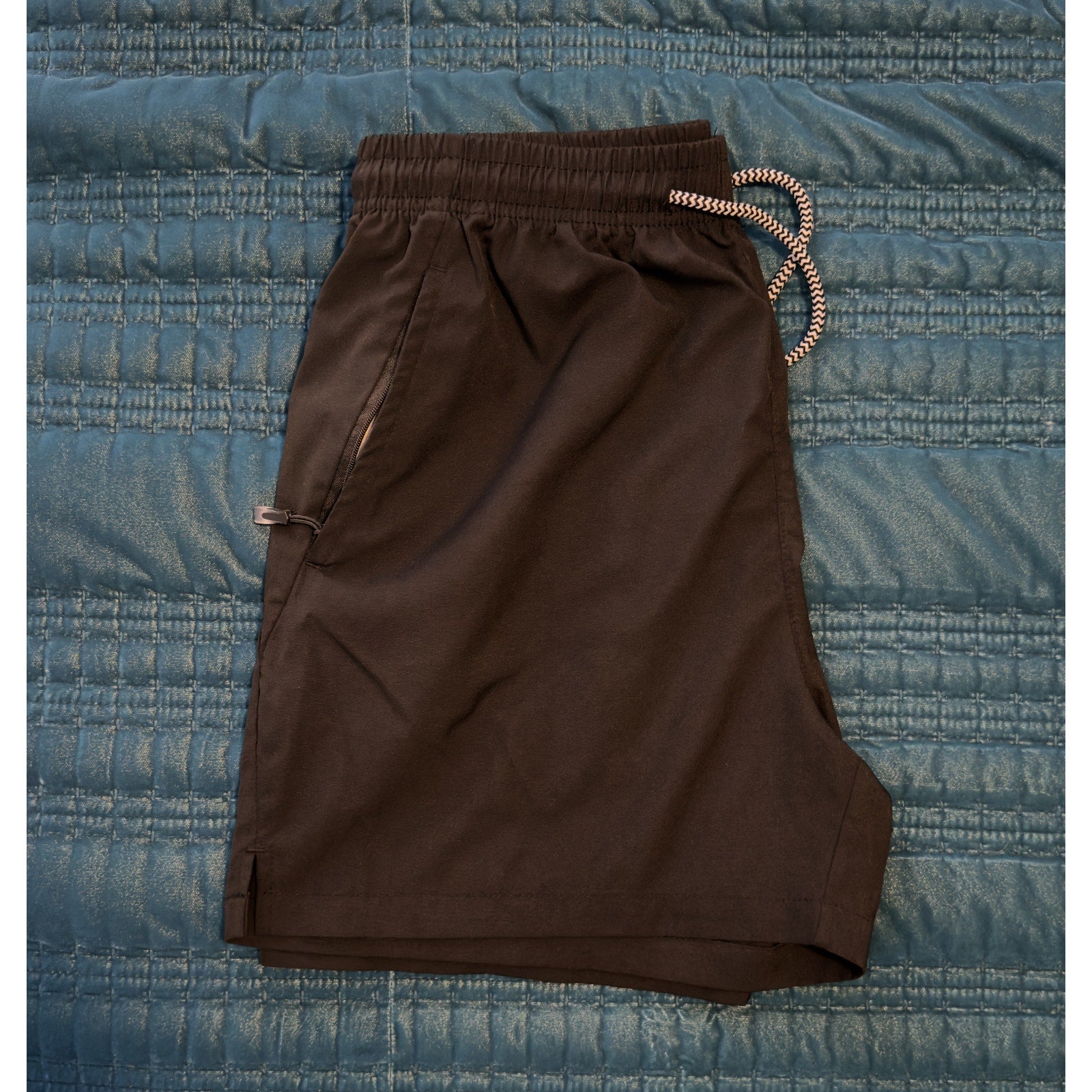 Men's Black Athletic Performance Shorts Zipper Pockets Drawstring Size Large