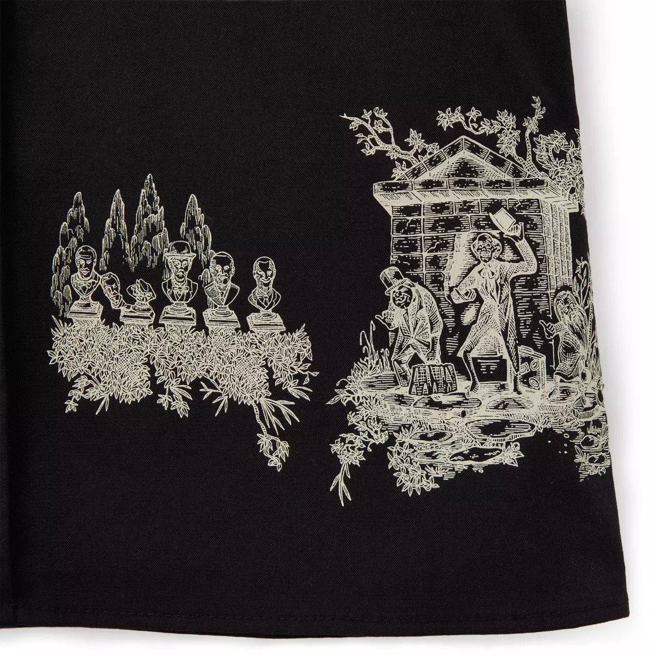 NWT The Haunted Mansion Our Universe Men’s Woven Button-Down Shirt – Large
